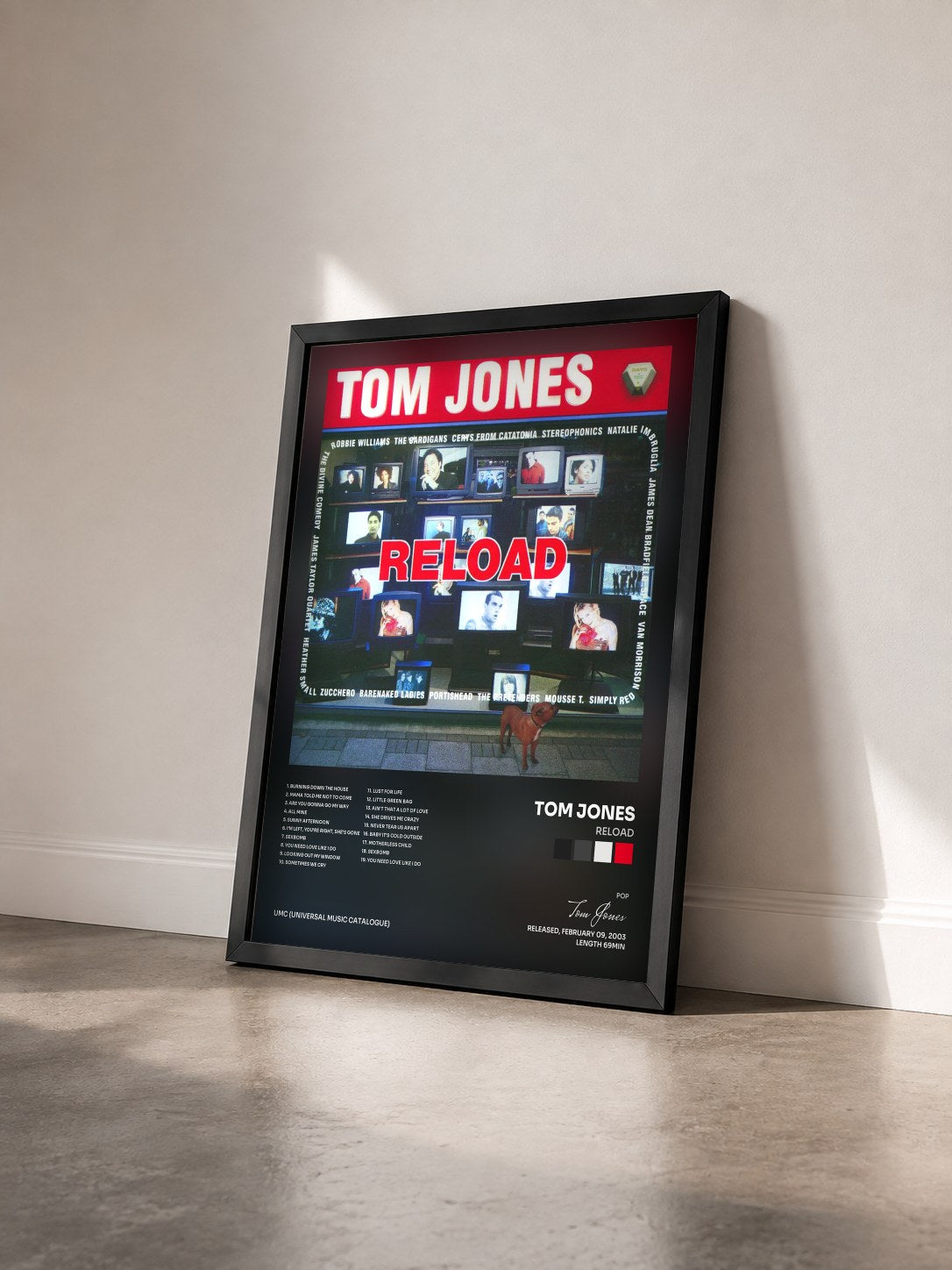 #noir Tableau de l'album Reload de Tom Jones vu de trois quarts, cadre noir