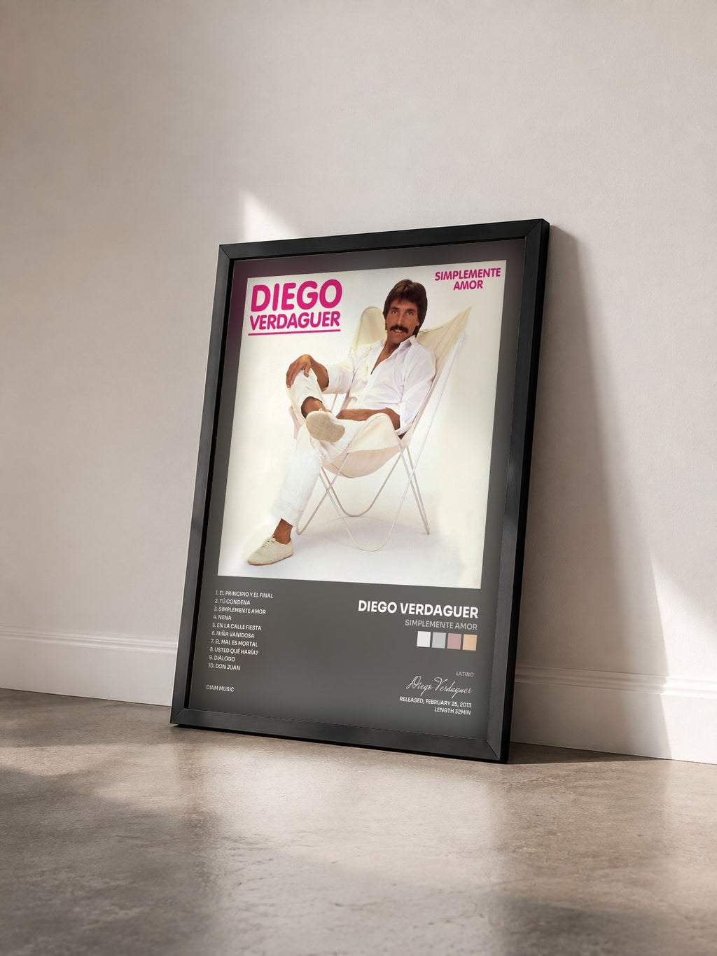 #noir Tableau de l'album Simplemente Amor de Diego Verdaguer vu de trois quarts, cadre noir