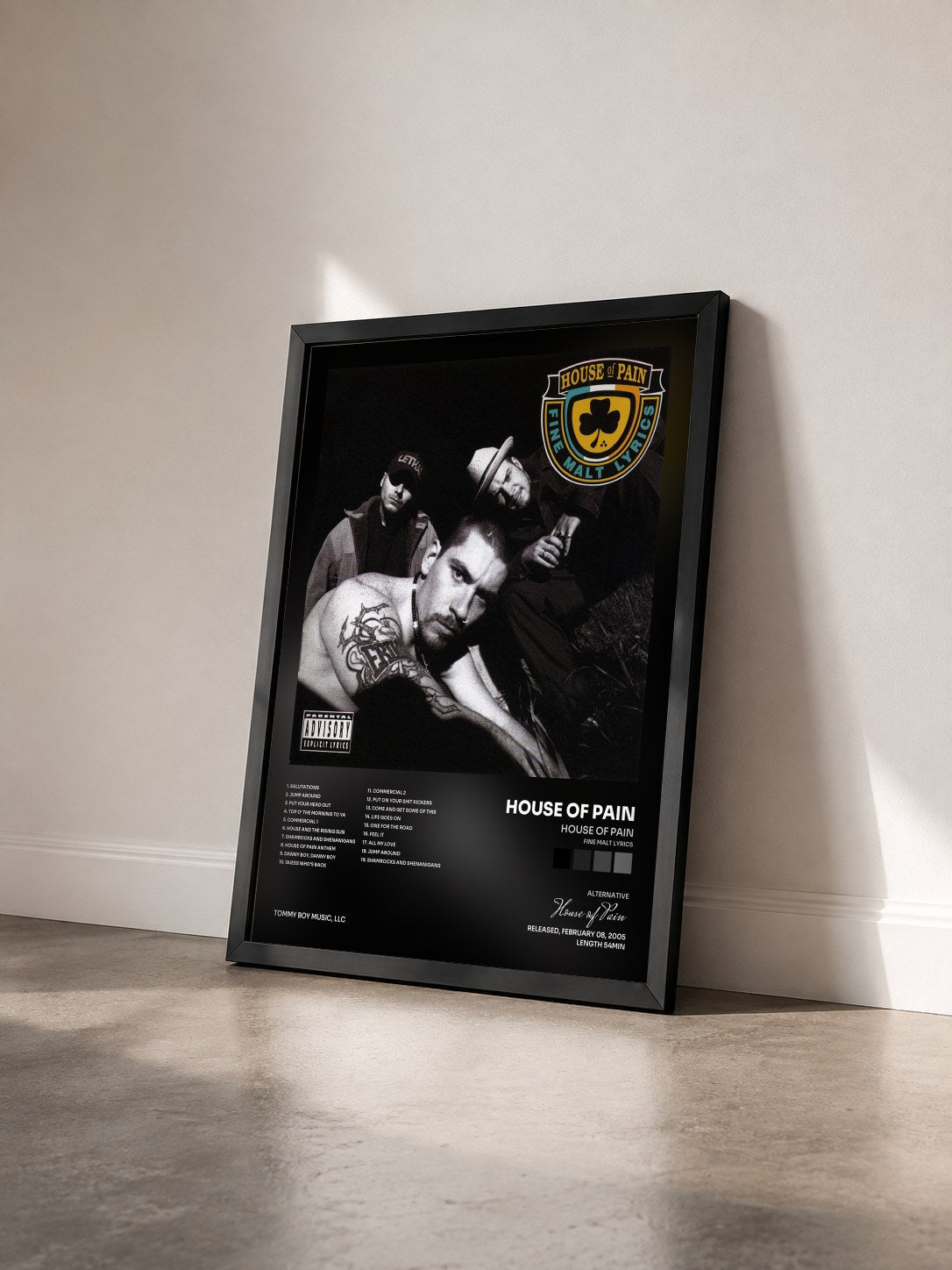 #noir Tableau de l'album House of Pain (Fine Malt Lyrics) de House of Pain vu de trois quarts, cadre noir