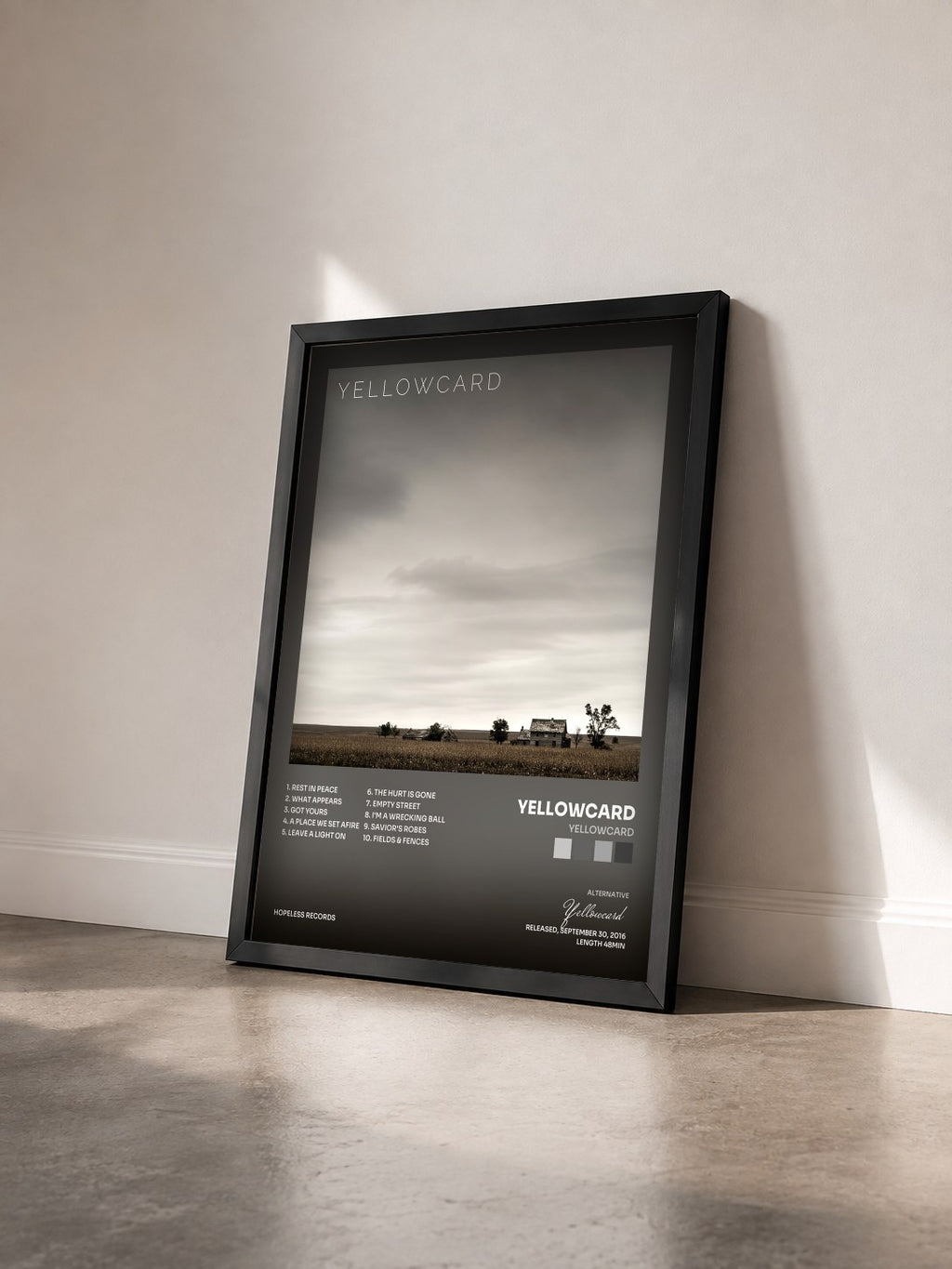 #noir Tableau de l'album Yellowcard de Yellowcard vu de trois quarts, cadre noir