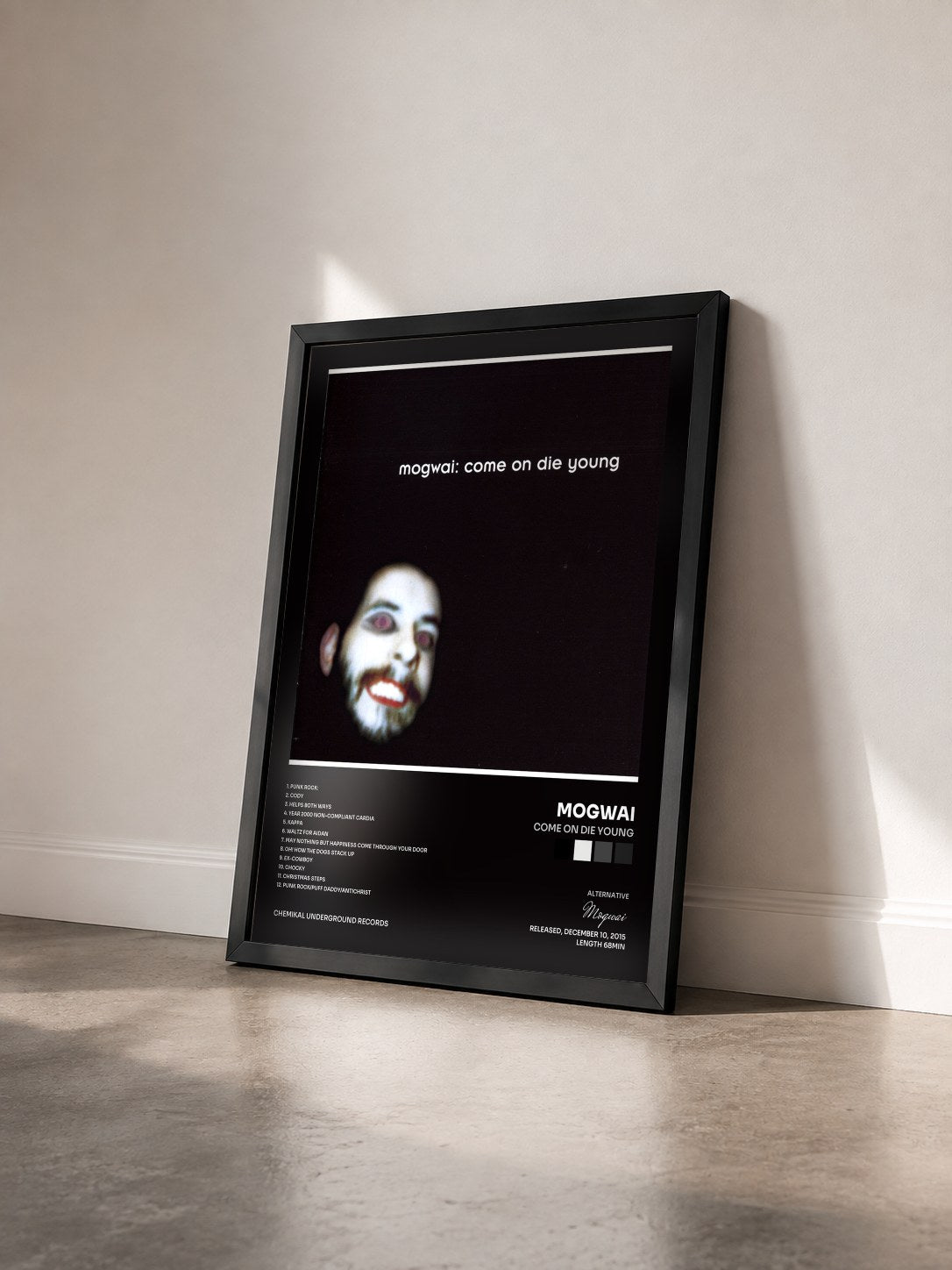 #noir Tableau de l'album Come on Die Young de Mogwai vu de trois quarts, cadre noir