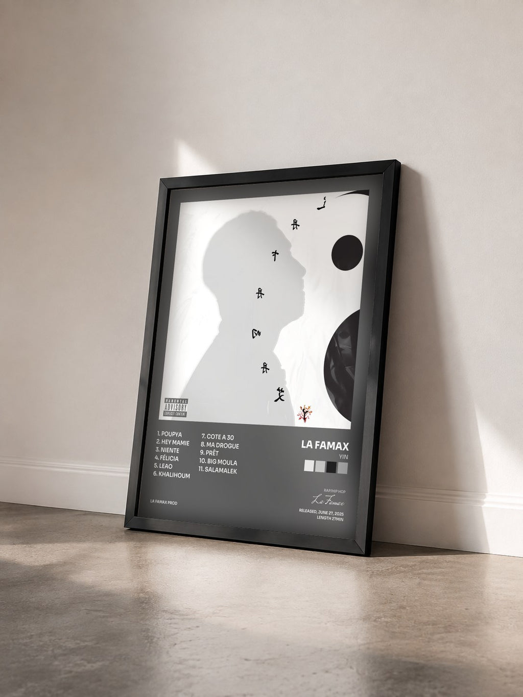 #noir Tableau de l'album Yin de La Famax vu de trois quarts, cadre noir