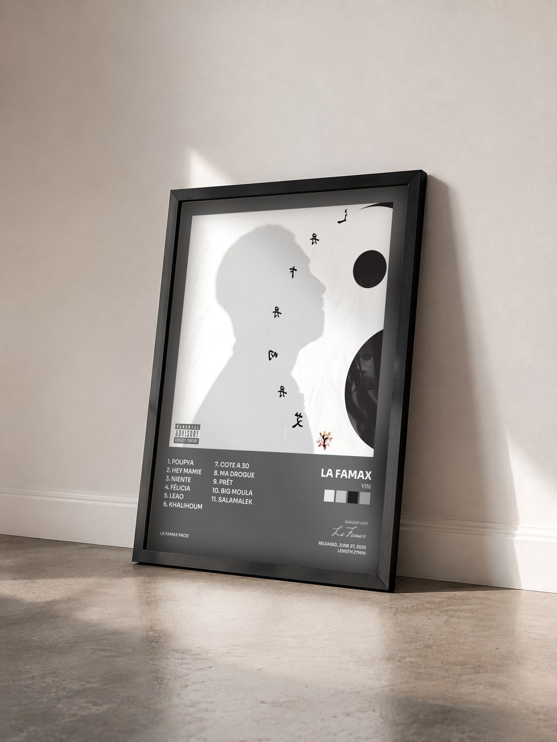 #noir Tableau de l'album Yin de La Famax vu de trois quarts, cadre noir
