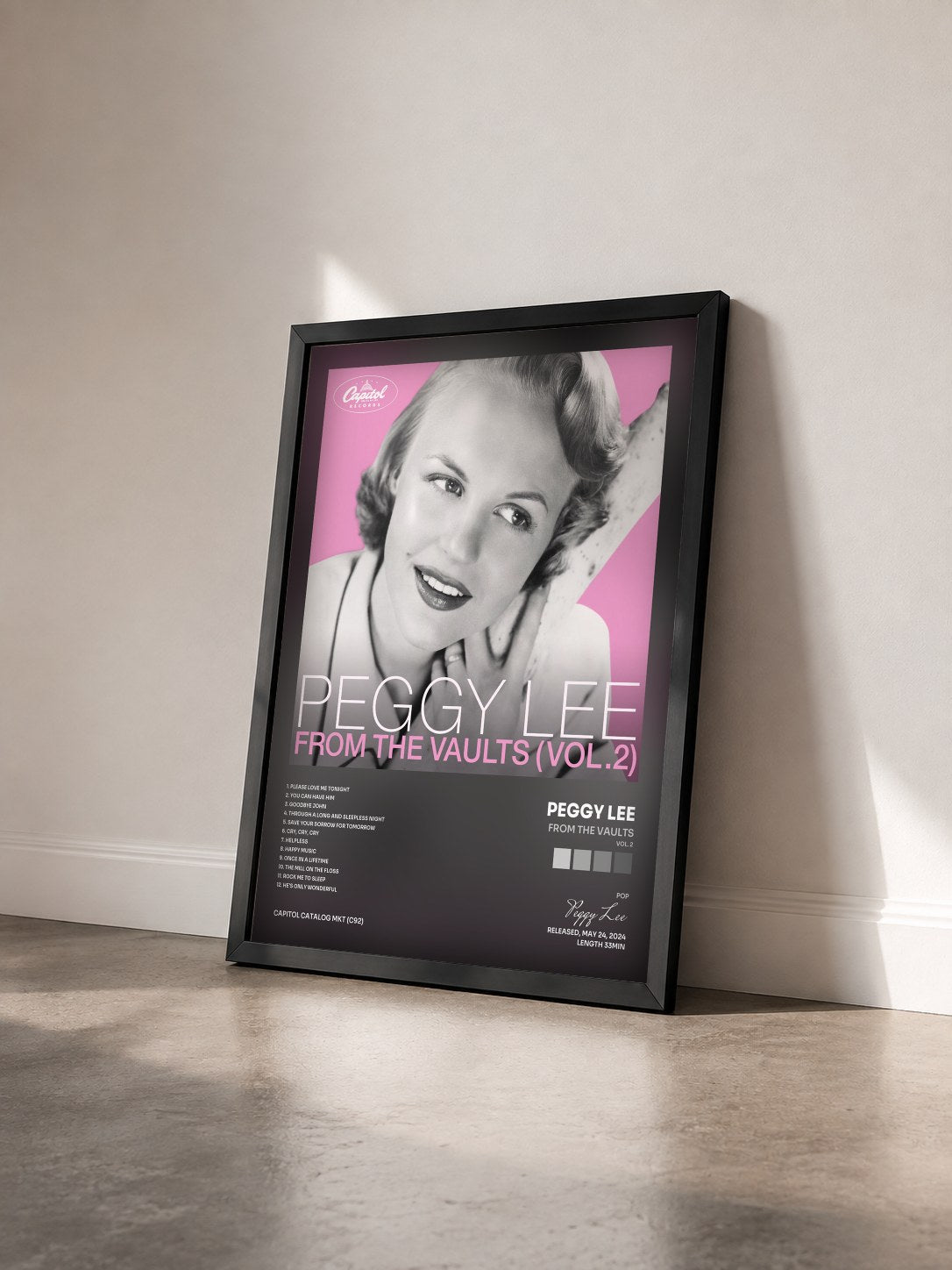 #noir Tableau de l'album From The Vaults (Vol. 2) de Peggy Lee vu de trois quarts, cadre noir
