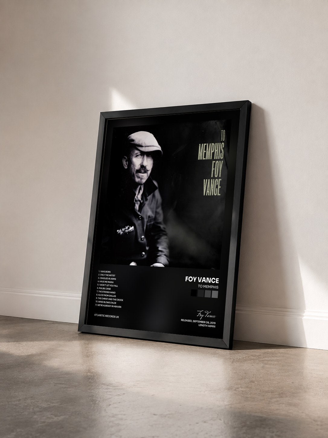 #noir Tableau de l'album To Memphis de Foy Vance vu de trois quarts, cadre noir