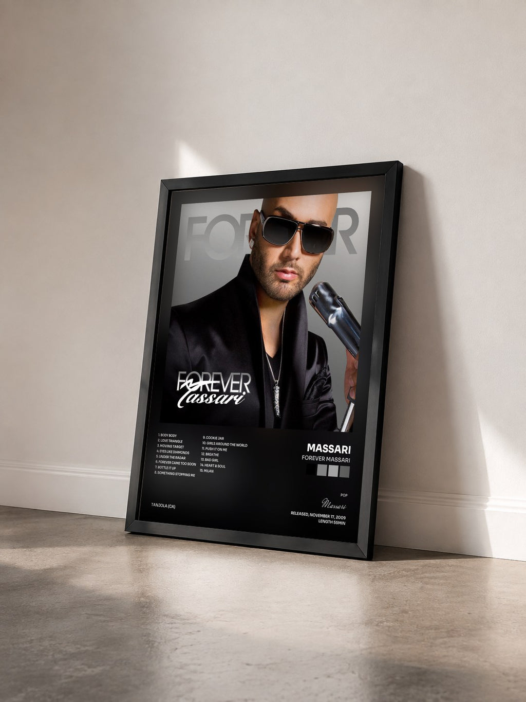 #noir Tableau de l'album Forever Massari de Massari vu de trois quarts, cadre noir