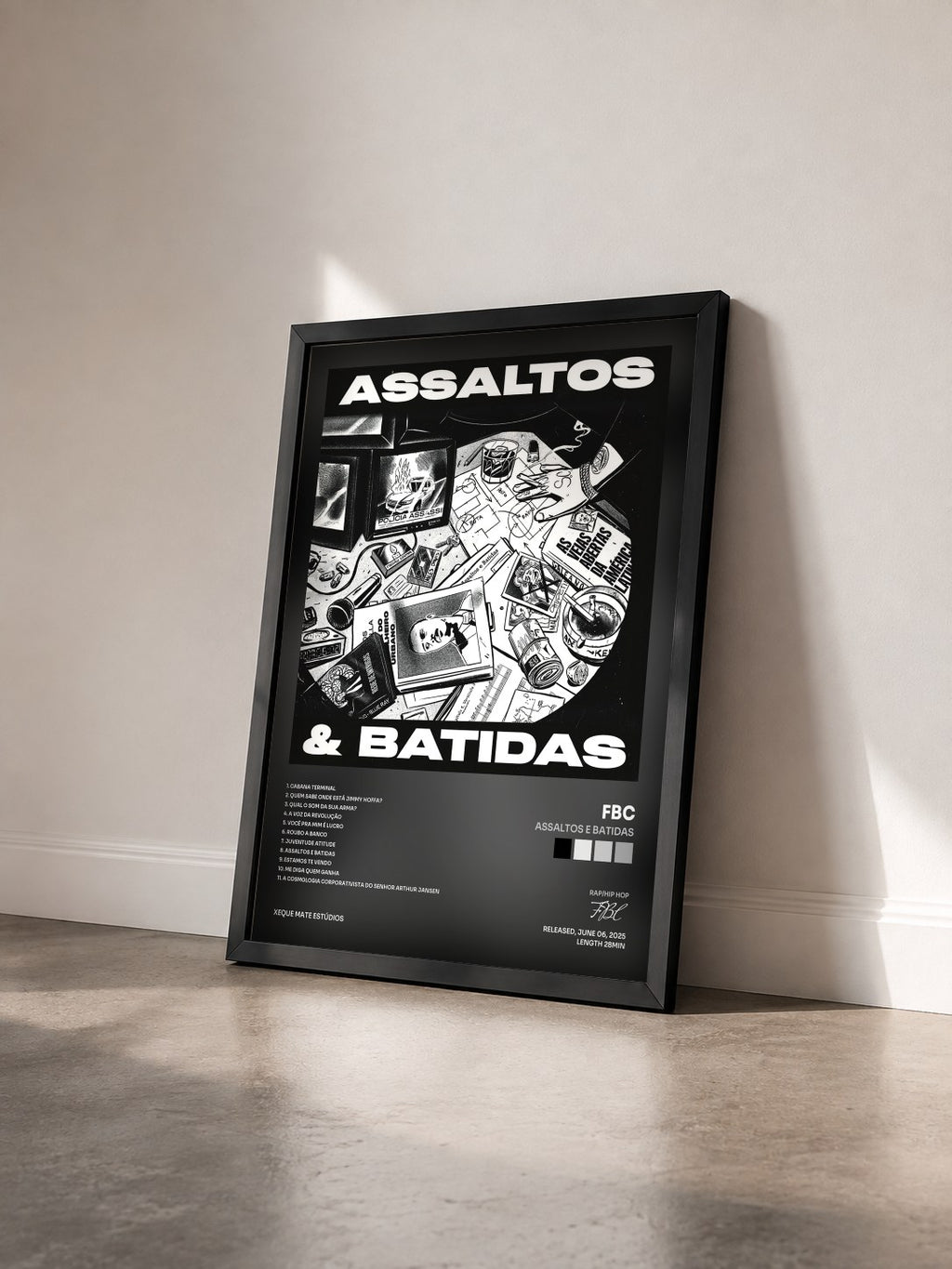 #noir Tableau de l'album ASSALTOS E BATIDAS de FBC vu de trois quarts, cadre noir