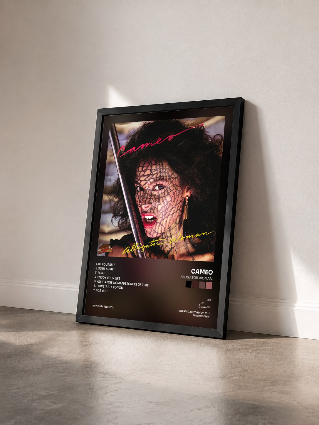 #noir Tableau de l'album Alligator Woman de Cameo vu de trois quarts, cadre noir