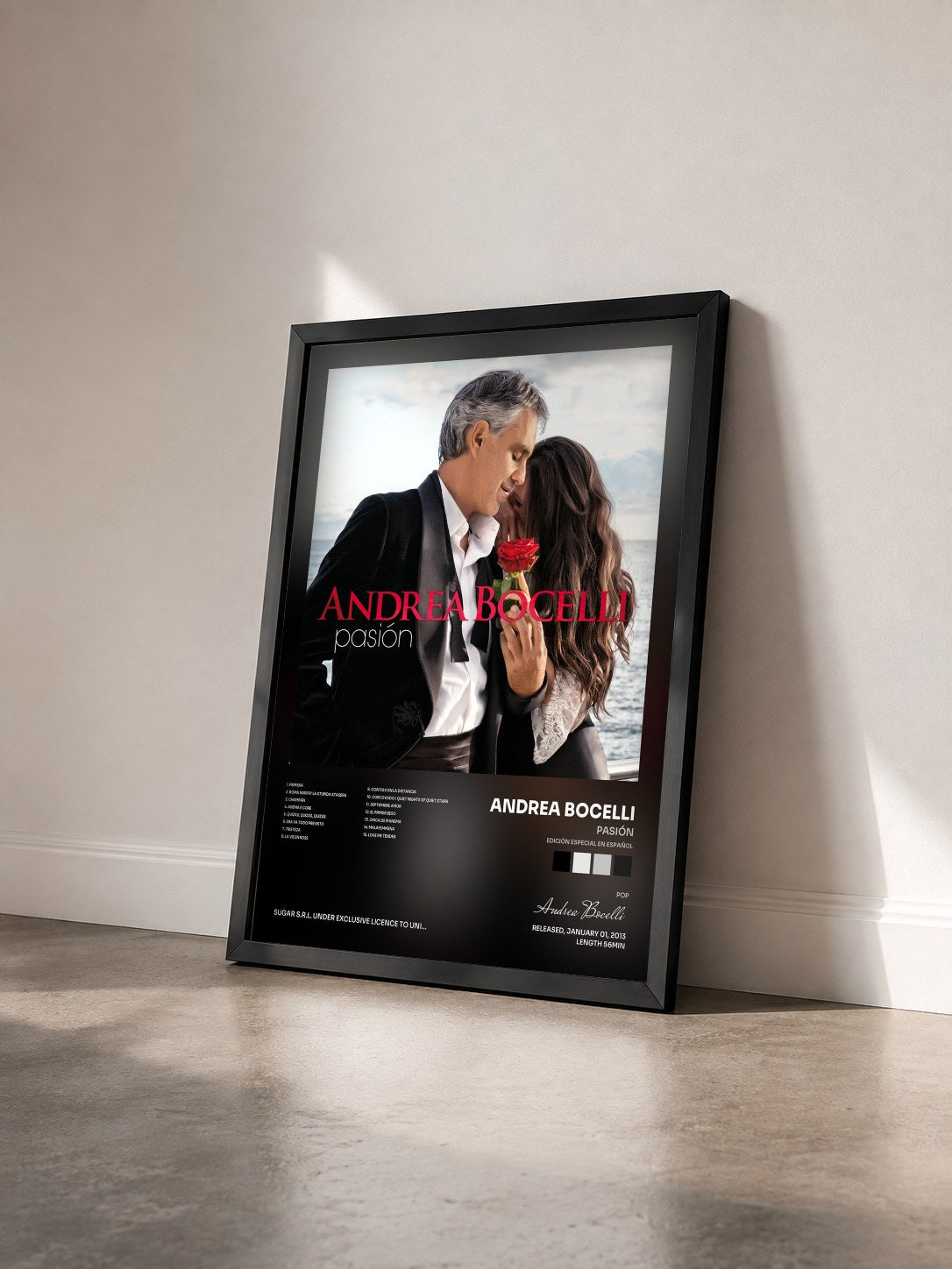 #noir Tableau de l'album Pasión (Edición Especial En Español) de Andrea Bocelli vu de trois quarts, cadre noir
