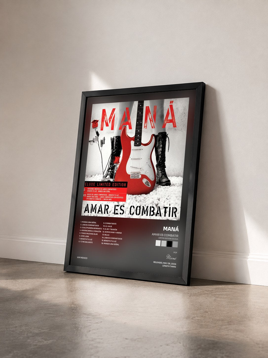 #noir Tableau de l'album Amar es Combatir (Limited Edition CD+DVD) de Maná vu de trois quarts, cadre noir
