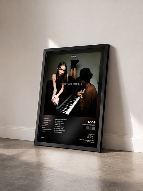 #noir Tableau de l'album PRETTYBOYMUZIK de 63OG vu de trois quarts, cadre noir