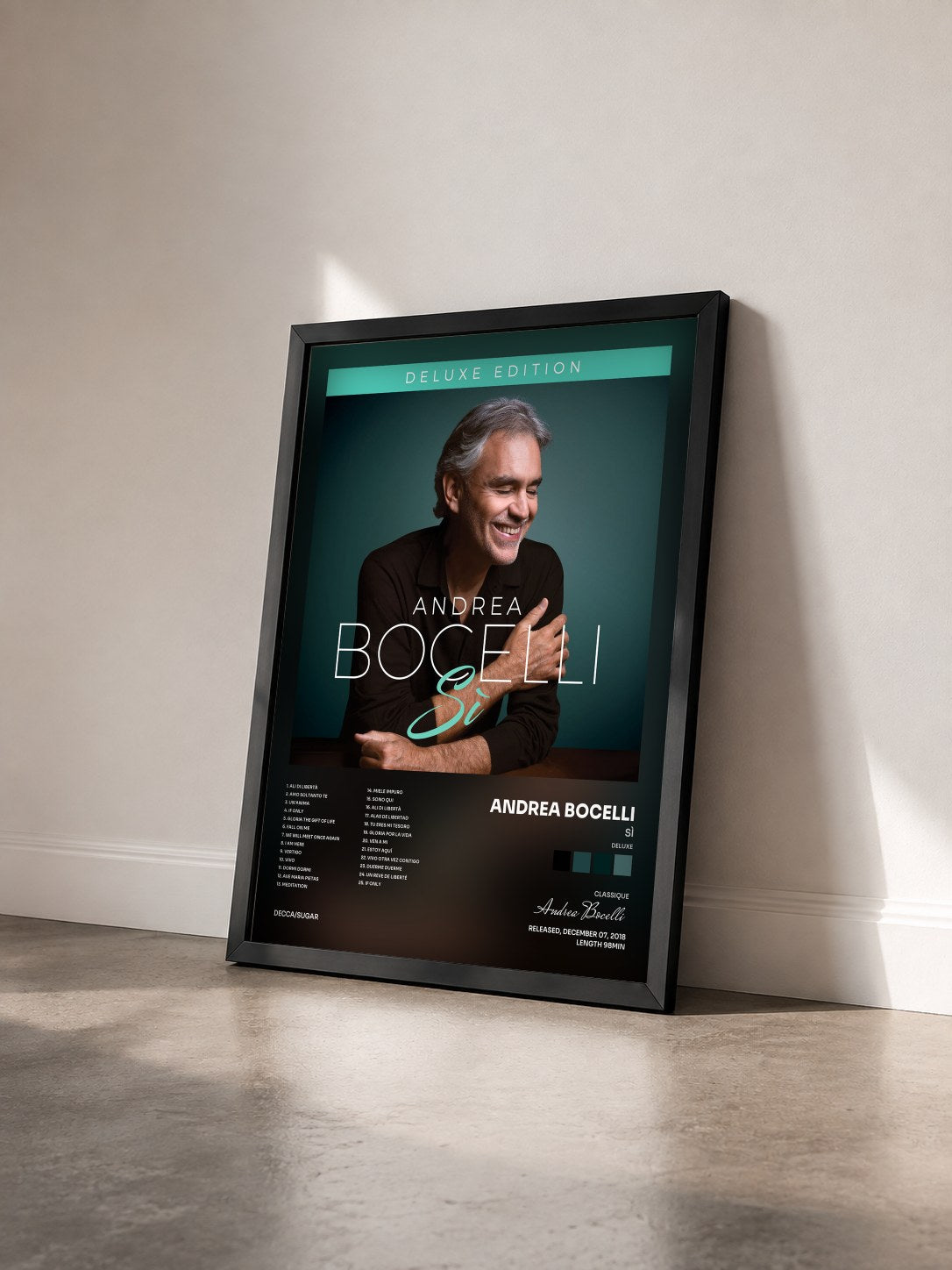 #noir Tableau de l'album Sì (Deluxe) de Andrea Bocelli vu de trois quarts, cadre noir