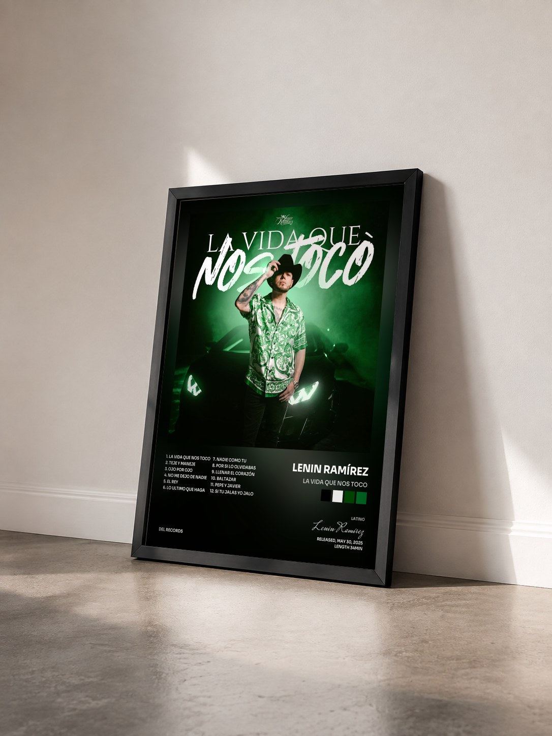 #noir Tableau de l'album La Vida Que Nos Toco de Lenin Ramírez vu de trois quarts, cadre noir