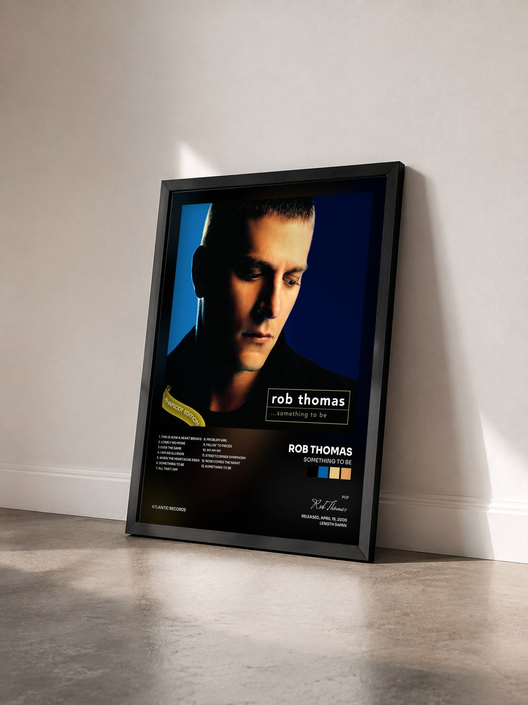 #noir Tableau de l'album Something to Be de Rob Thomas vu de trois quarts, cadre noir