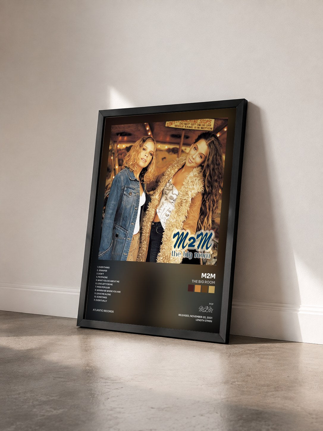 #noir Tableau de l'album The Big Room de M2M vu de trois quarts, cadre noir