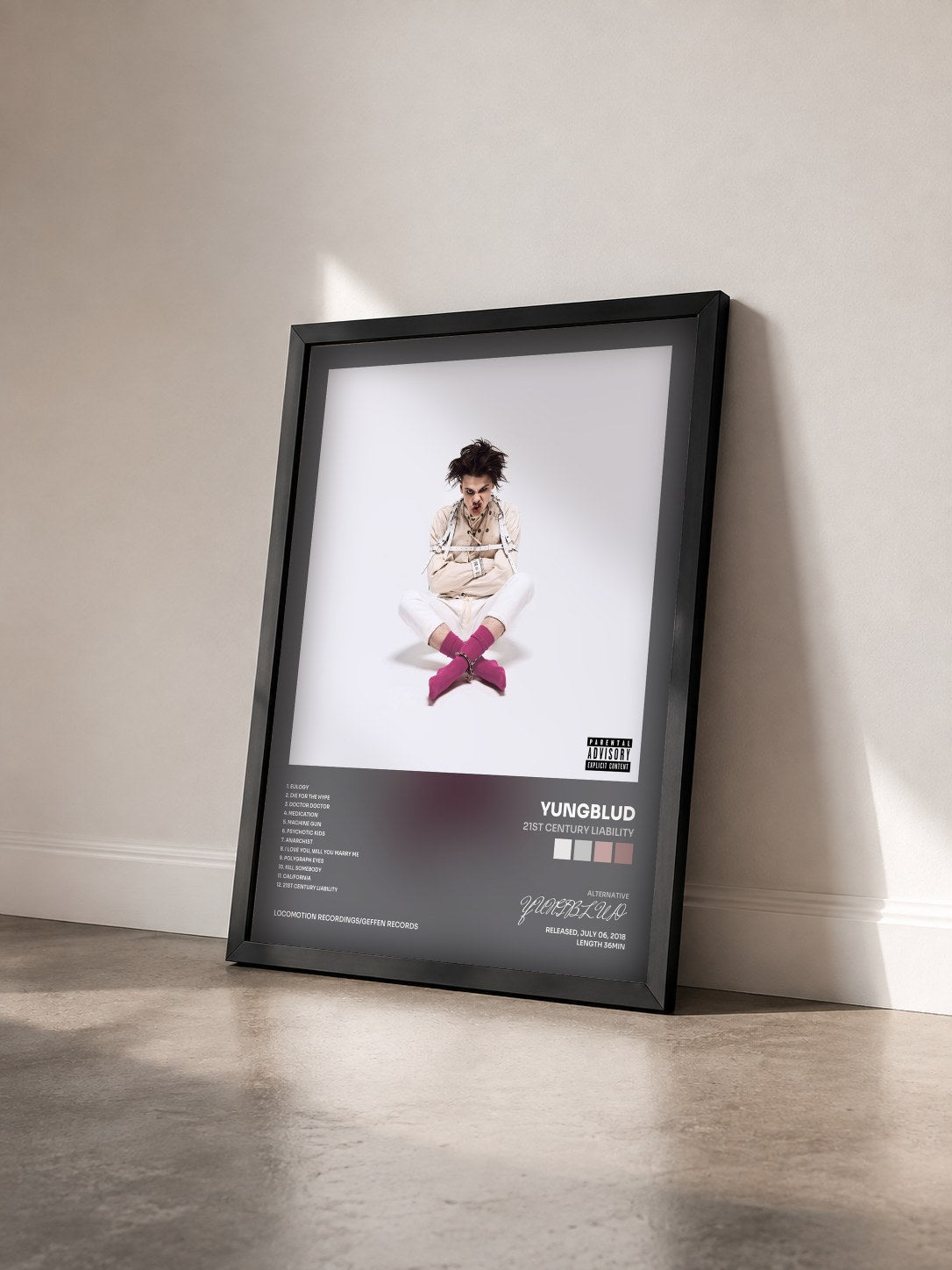 #noir Tableau de l'album 21st Century Liability de YUNGBLUD vu de trois quarts, cadre noir