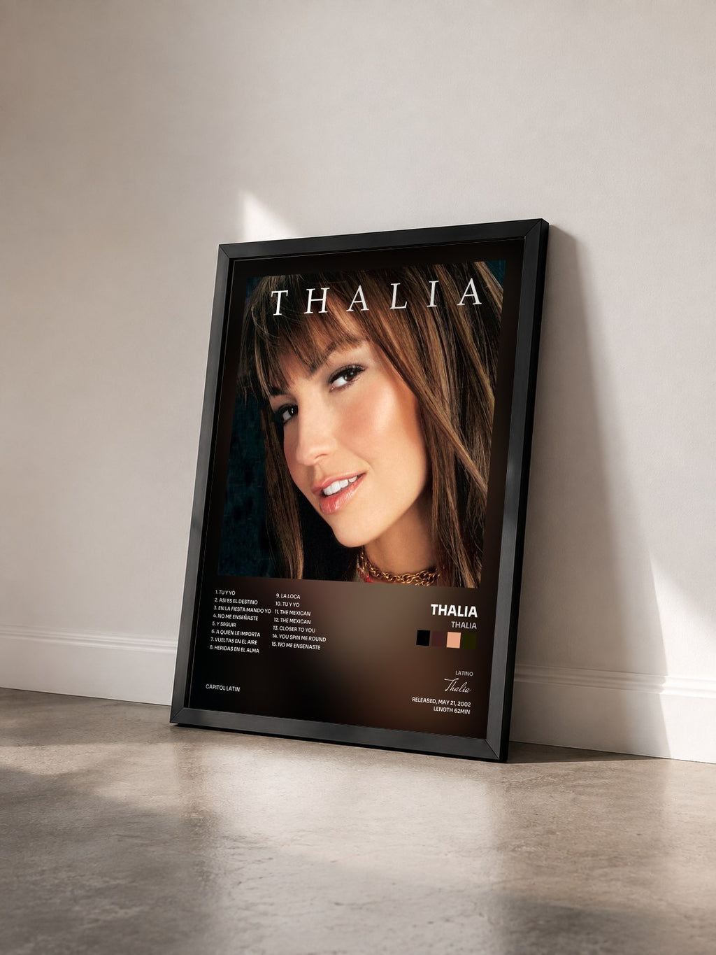 #noir Tableau de l'album Thalia de Thalia vu de trois quarts, cadre noir