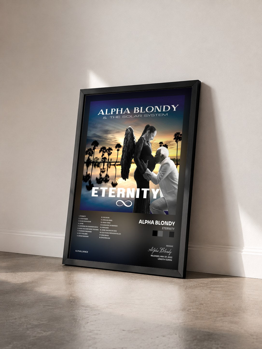 #noir Tableau de l'album Eternity de Alpha Blondy vu de trois quarts, cadre noir