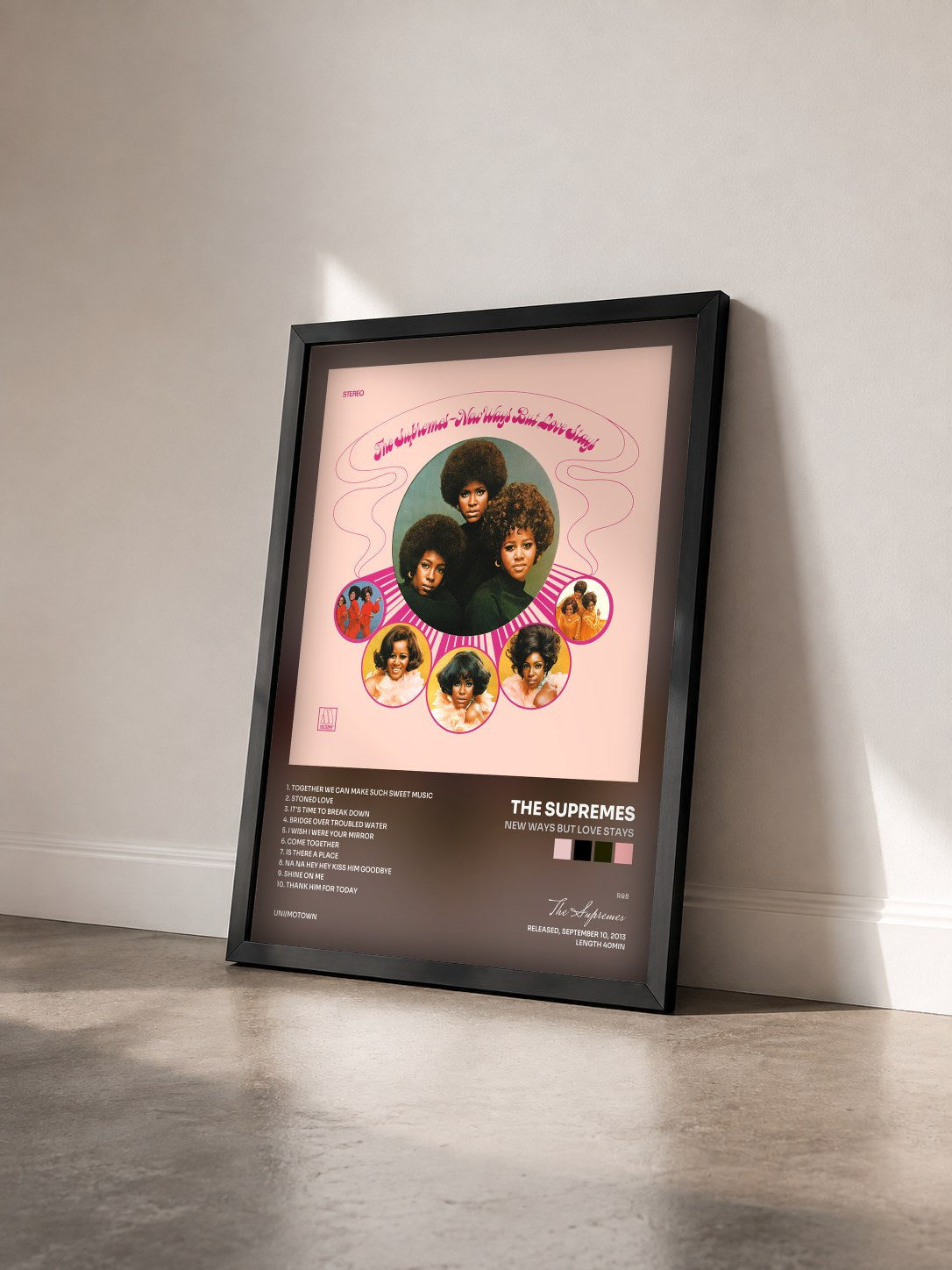 #noir Tableau de l'album New Ways But Love Stays de The Supremes vu de trois quarts, cadre noir
