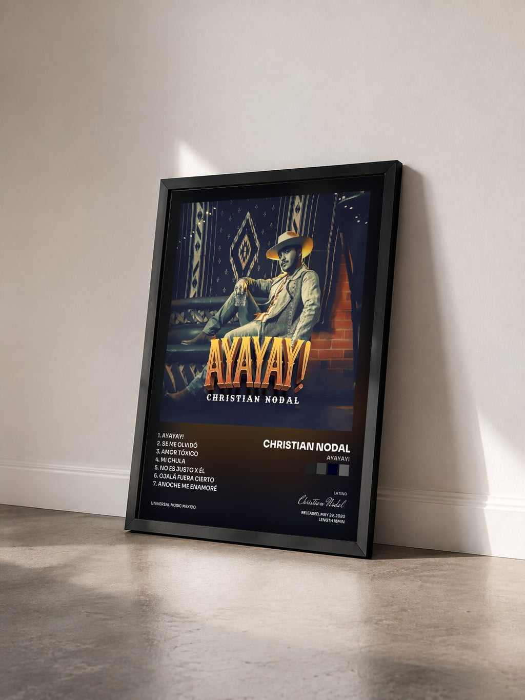 #noir Tableau de l'album AYAYAY! de Christian Nodal vu de trois quarts, cadre noir
