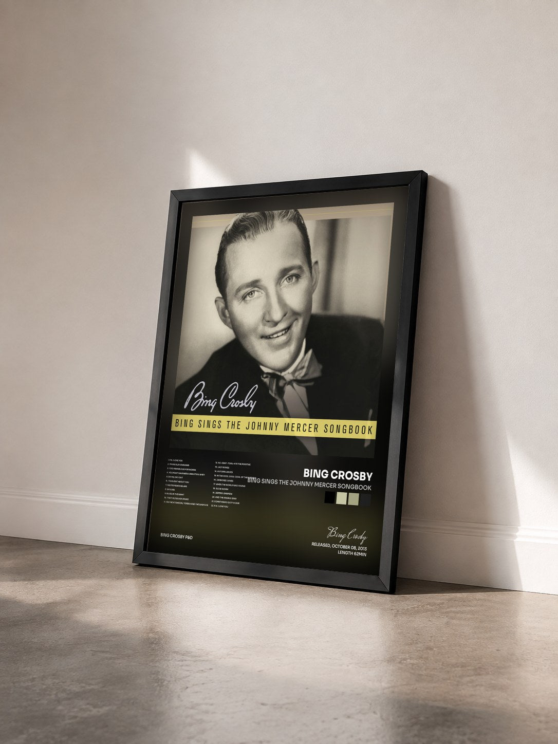 #noir Tableau de l'album Bing Sings The Johnny Mercer Songbook de Bing Crosby vu de trois quarts, cadre noir