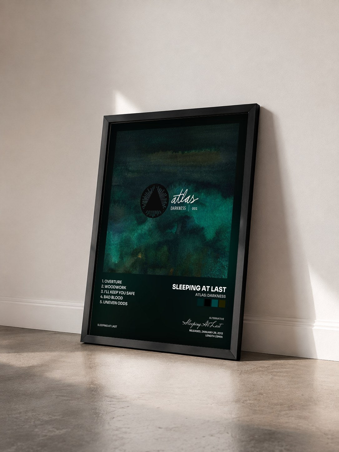 #noir Tableau de l'album Atlas: Darkness de Sleeping At Last vu de trois quarts, cadre noir