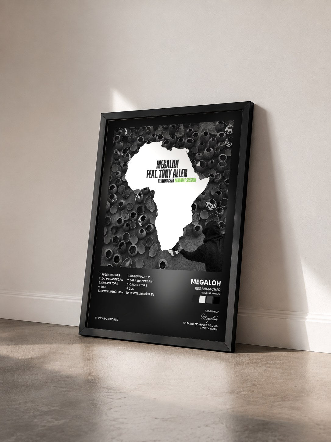 #noir Tableau de l'album Regenmacher (Afrobeat Session) de Megaloh vu de trois quarts, cadre noir