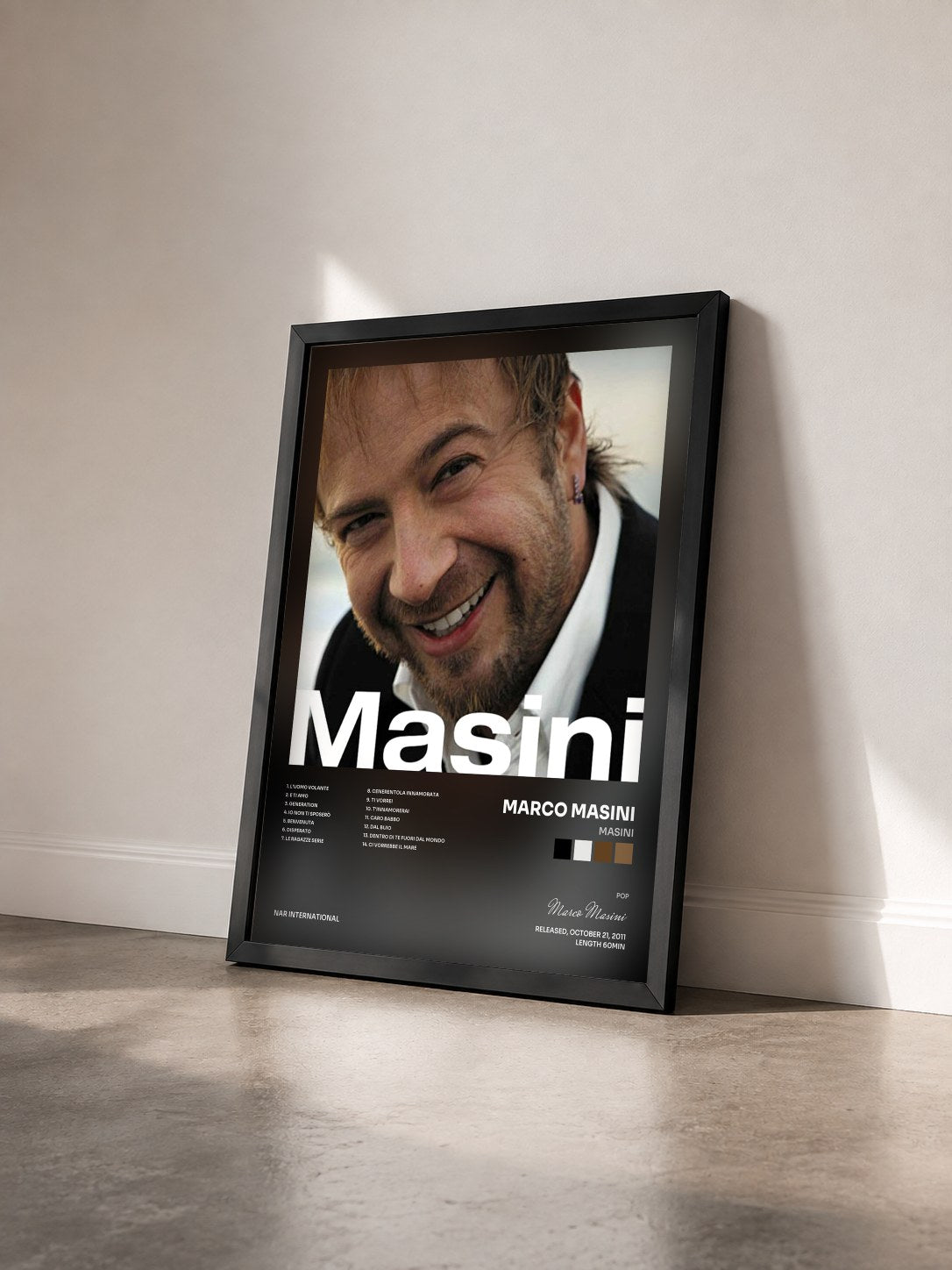 #noir Tableau de l'album Masini de Marco Masini vu de trois quarts, cadre noir