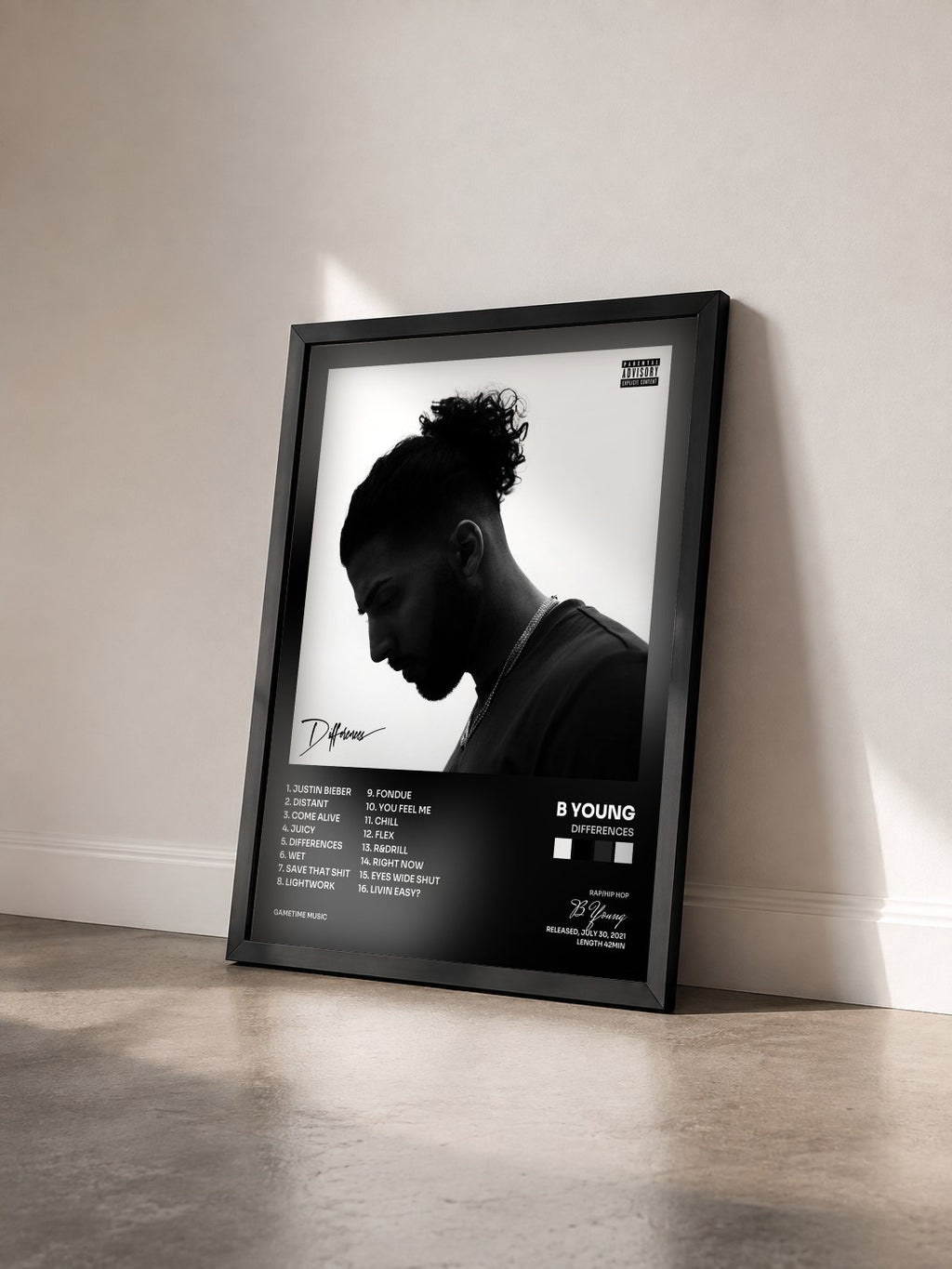 #noir Tableau de l'album Differences de B Young vu de trois quarts, cadre noir