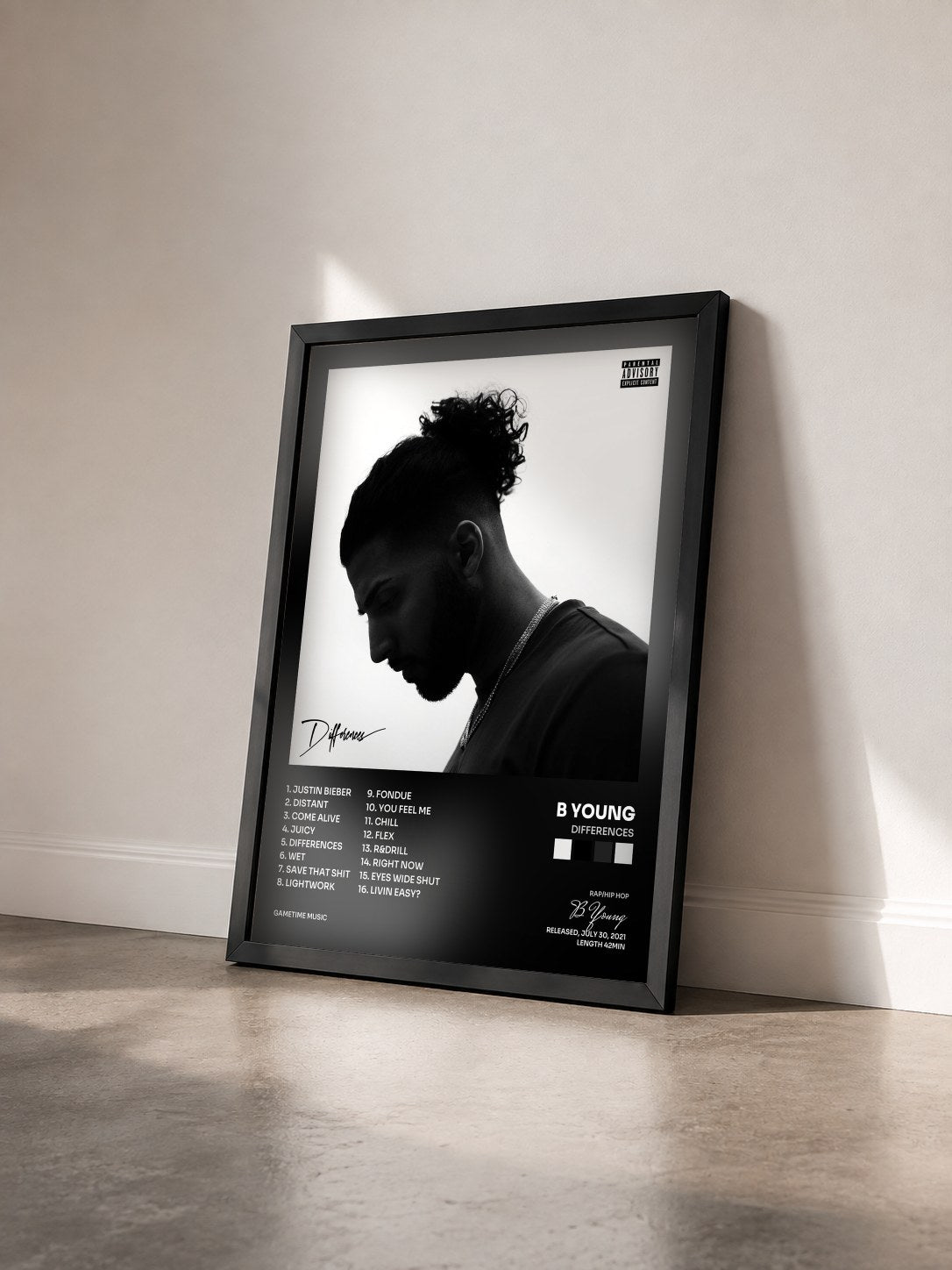 #noir Tableau de l'album Differences de B Young vu de trois quarts, cadre noir
