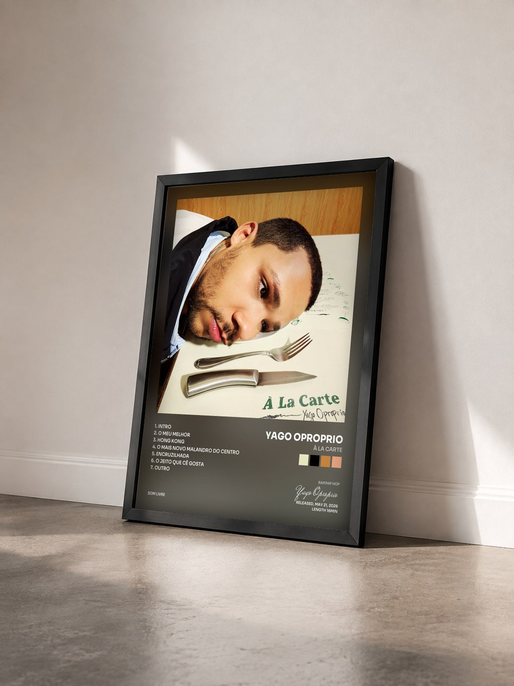 #noir Tableau de l'album À La Carte de Yago Oproprio vu de trois quarts, cadre noir