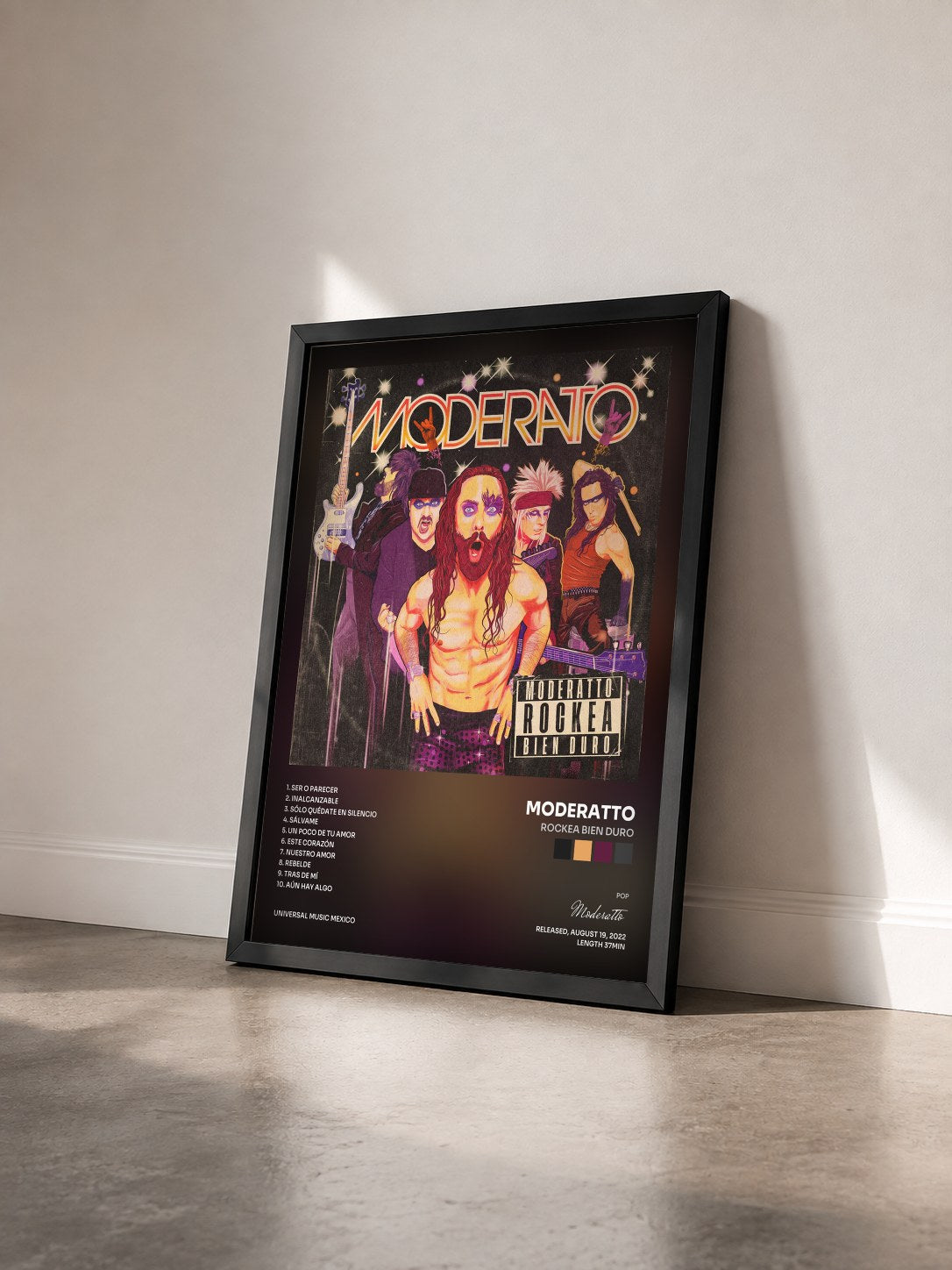#noir Tableau de l'album Rockea Bien Duro de Moderatto vu de trois quarts, cadre noir