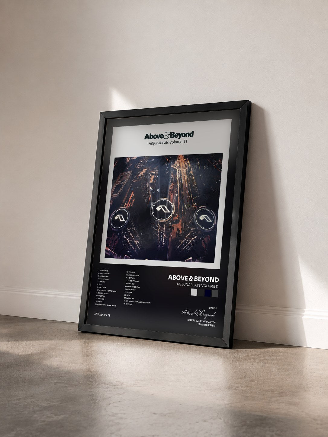 #noir Tableau de l'album Anjunabeats Volume 11 de Above & Beyond vu de trois quarts, cadre noir