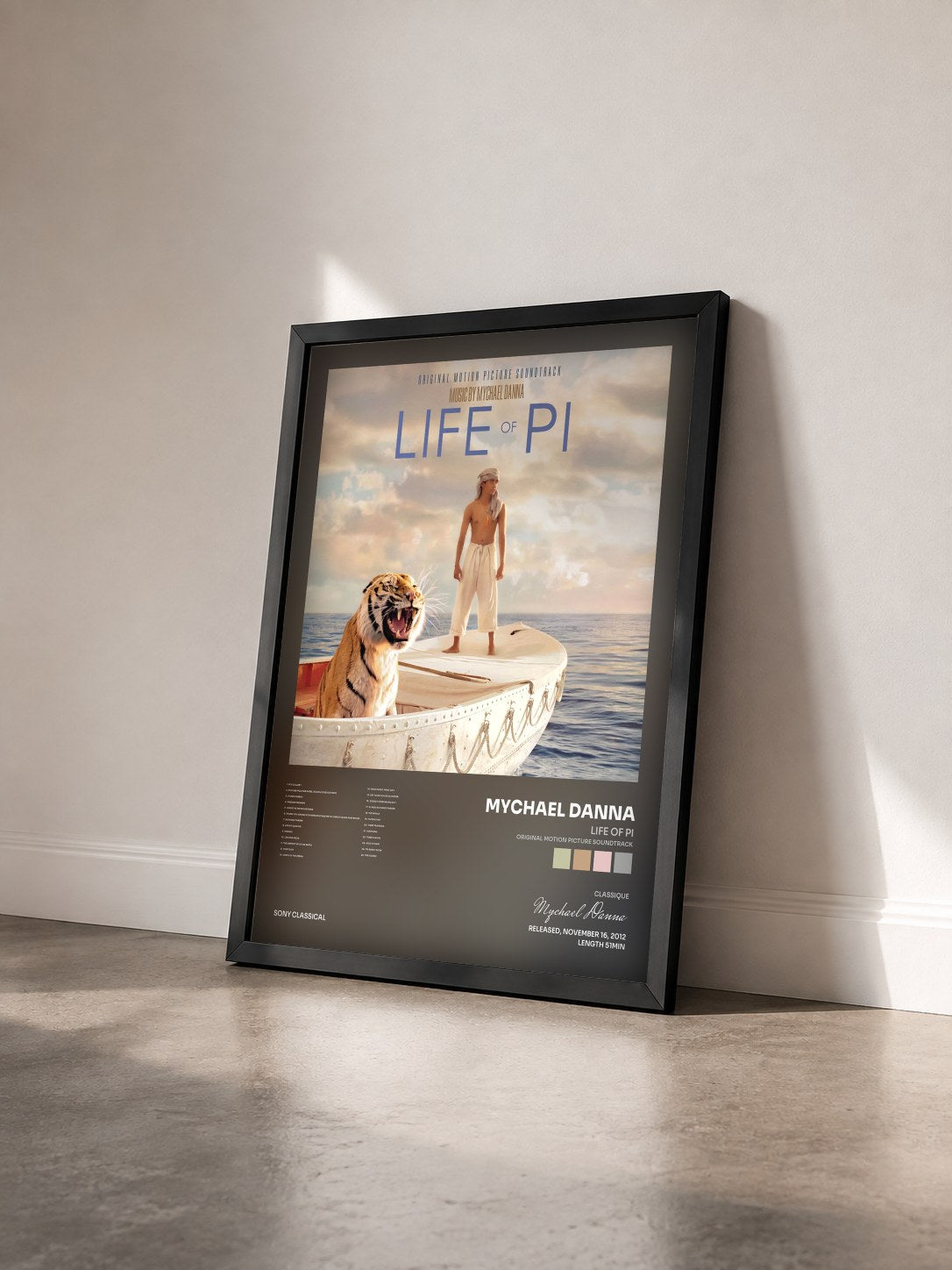 #noir Tableau de l'album Life of Pi (Original Motion Picture Soundtrack) de Mychael Danna vu de trois quarts, cadre noir
