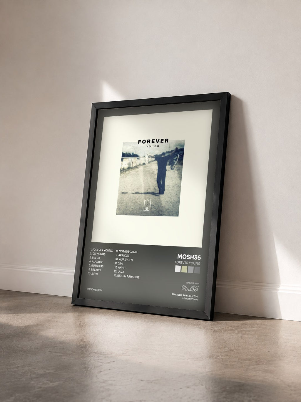 #noir Tableau de l'album Forever Young de Mosh36 vu de trois quarts, cadre noir