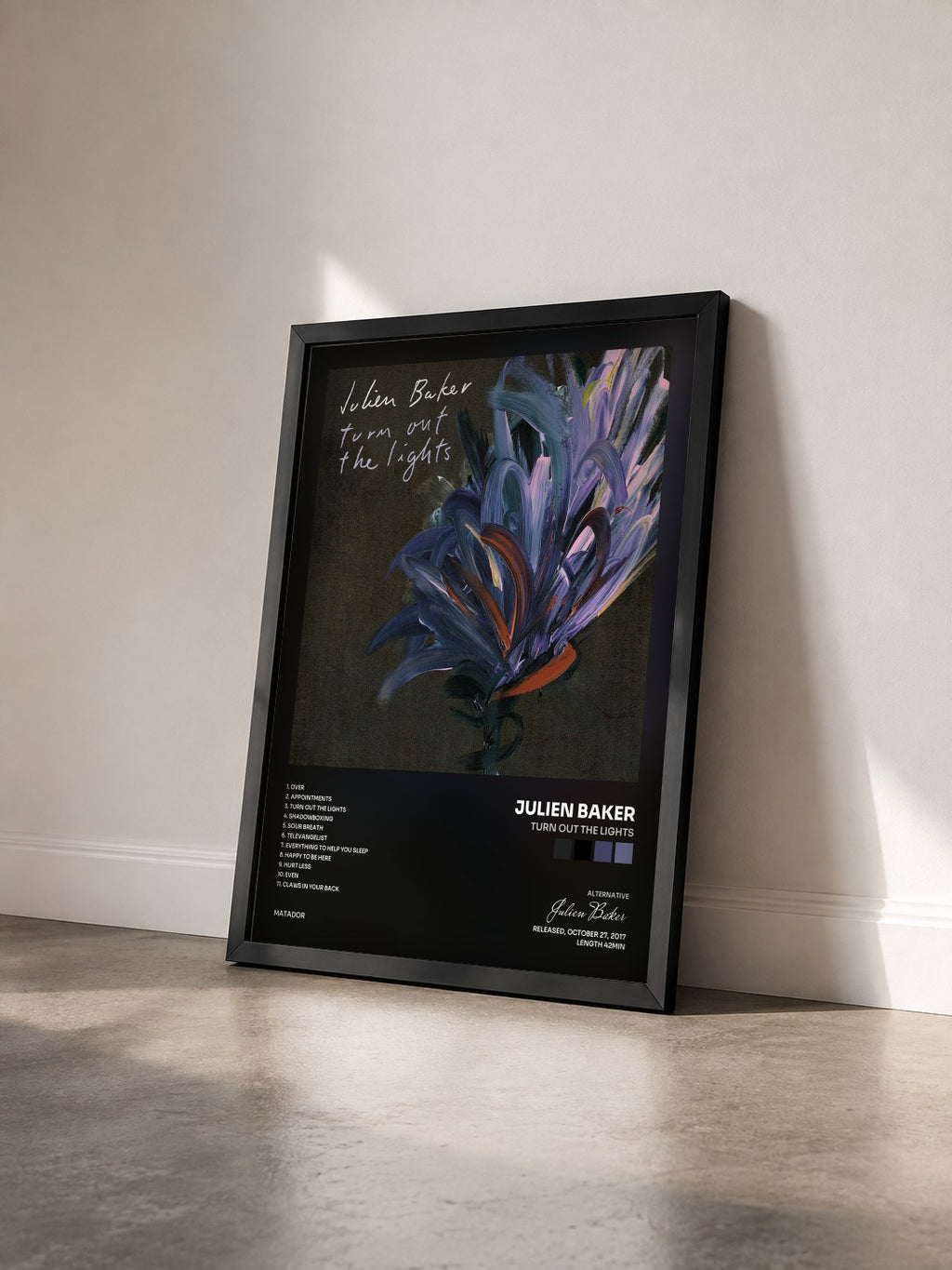 #noir Tableau de l'album Turn Out the Lights de Julien Baker vu de trois quarts, cadre noir