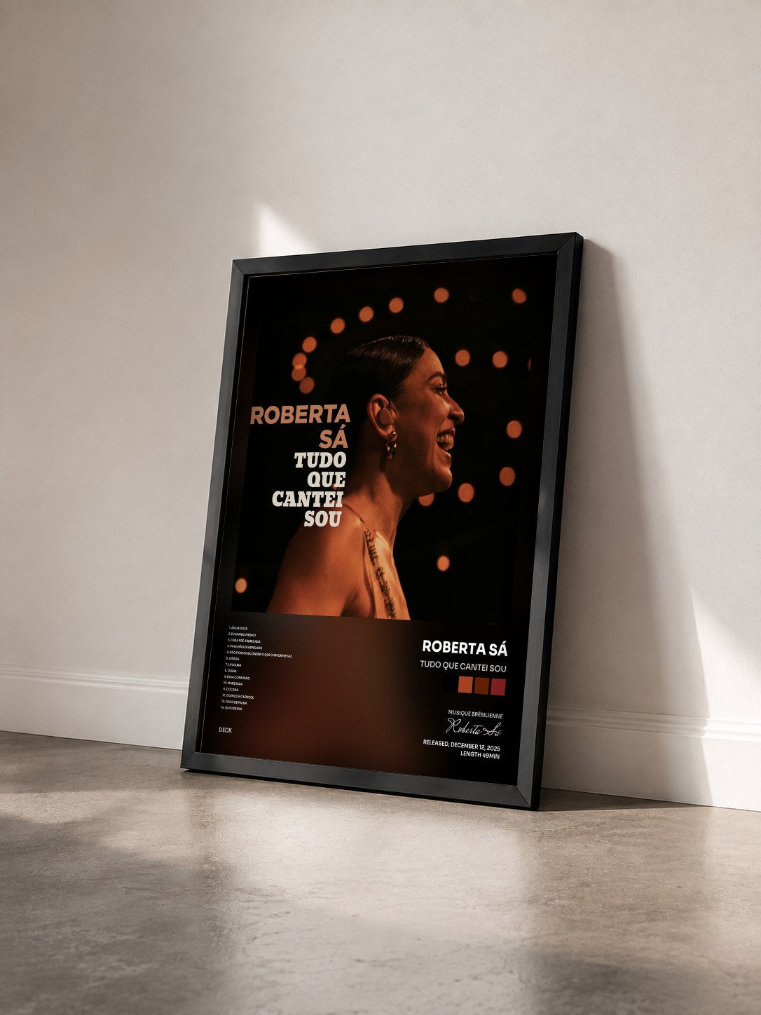 #noir Tableau de l'album Tudo Que Cantei Sou de Roberta Sá vu de trois quarts, cadre noir