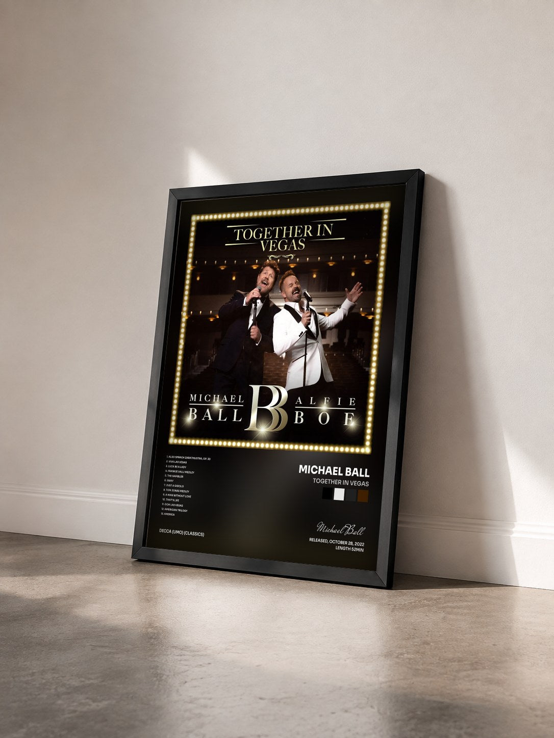 #noir Tableau de l'album Together In Vegas de Michael Ball vu de trois quarts, cadre noir