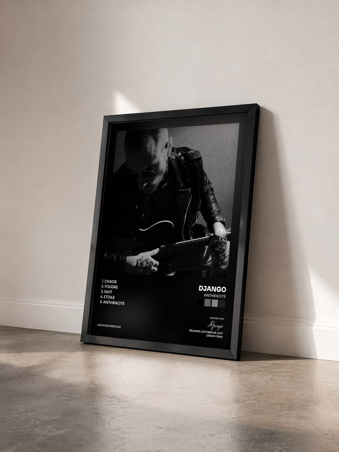#noir Tableau de l'album Anthracite de Django vu de trois quarts, cadre noir