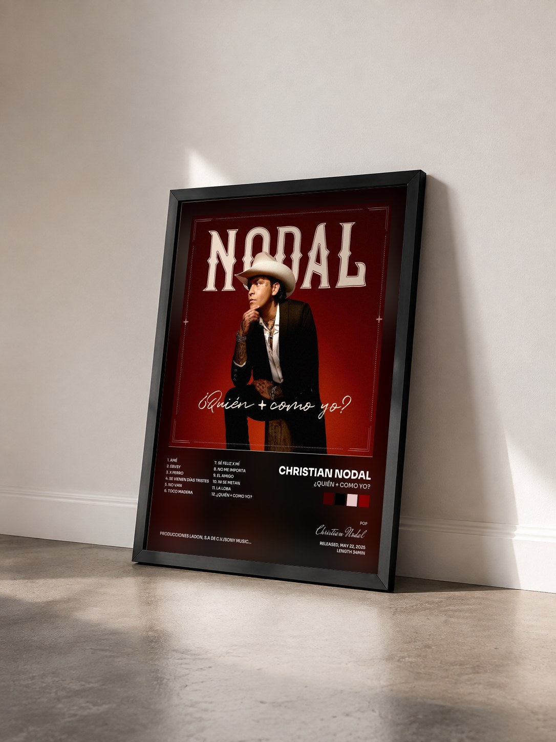#noir Tableau de l'album ¿Quién + Como Yo? de Christian Nodal vu de trois quarts, cadre noir