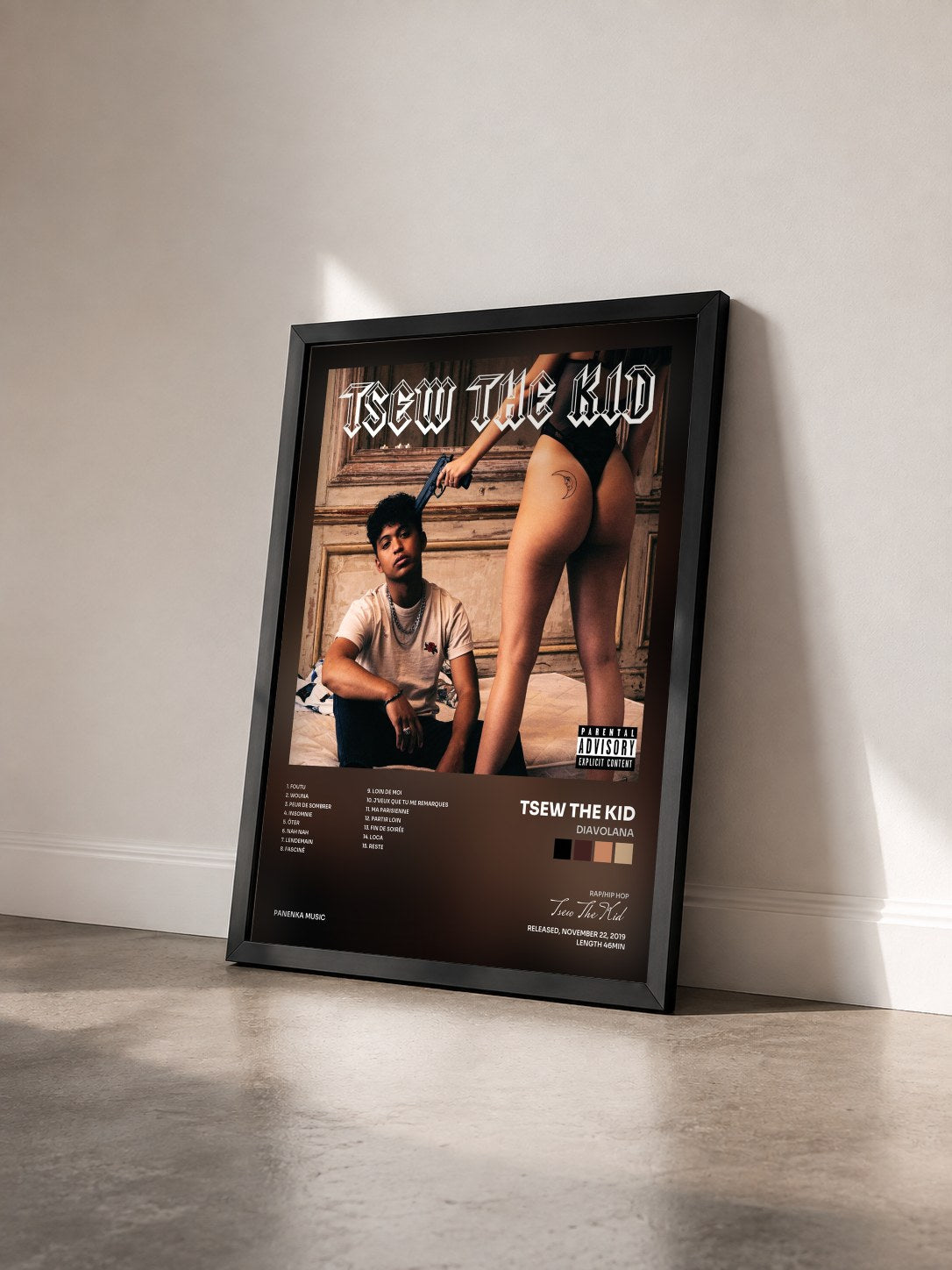 #noir Tableau de l'album Diavolana de Tsew The Kid vu de trois quarts, cadre noir