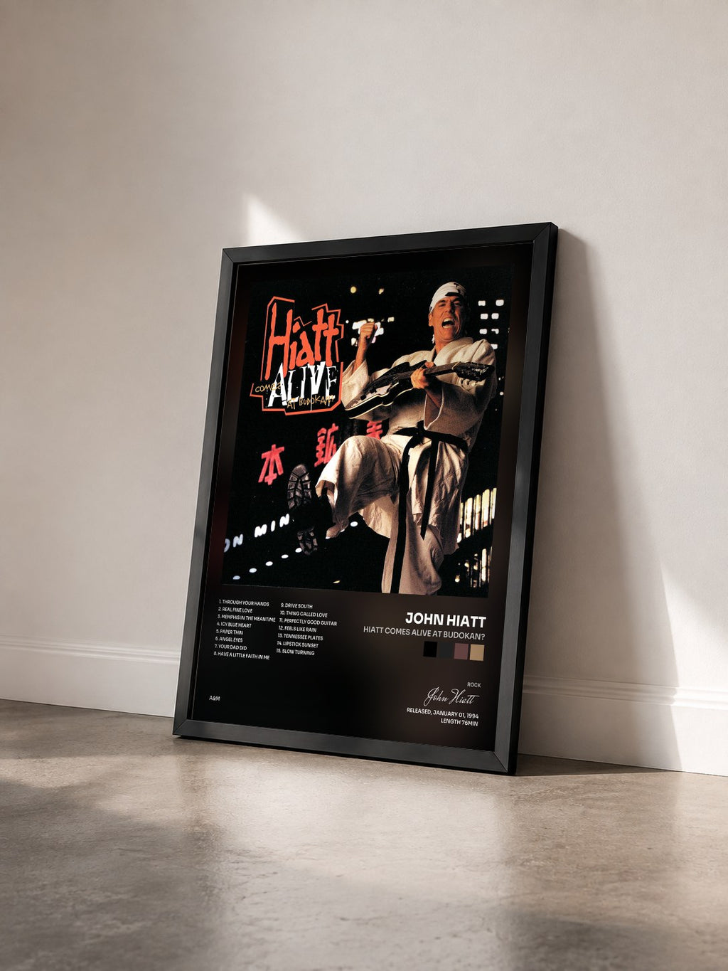 #noir Tableau de l'album Hiatt Comes Alive At Budokan? de John Hiatt vu de trois quarts, cadre noir