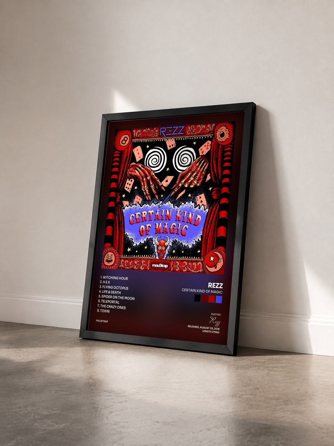 #noir Tableau de l'album Certain Kind of Magic de Rezz vu de trois quarts, cadre noir
