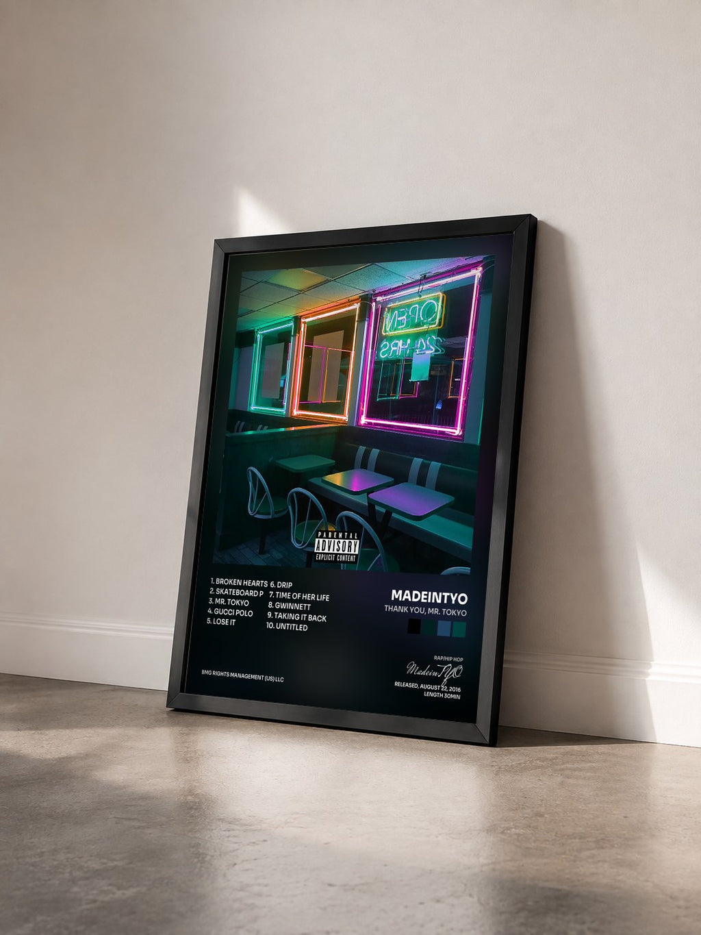 #noir Tableau de l'album Thank You, Mr. Tokyo de MadeinTYO vu de trois quarts, cadre noir
