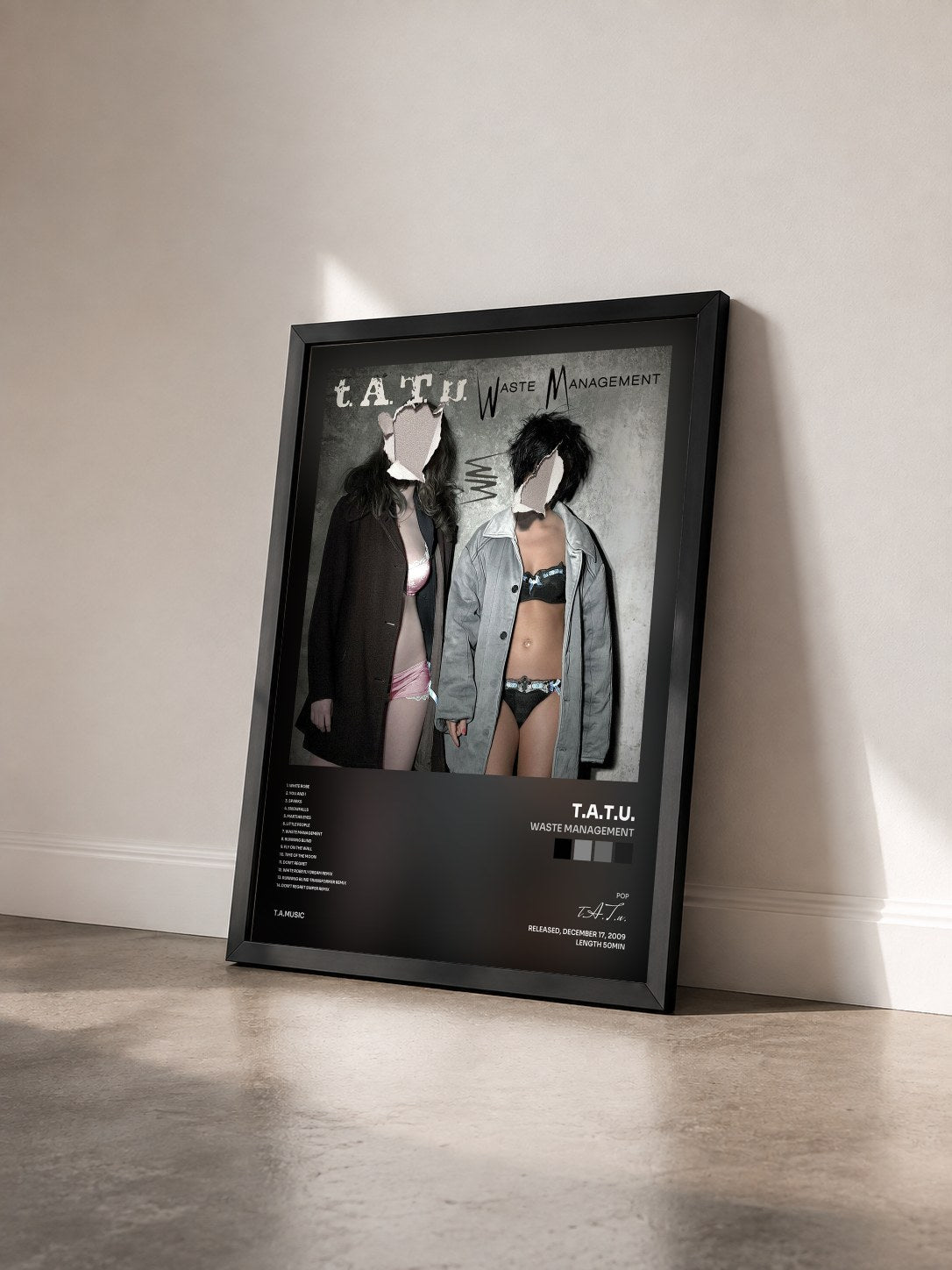 #noir Tableau de l'album Waste Management de t.A.T.u. vu de trois quarts, cadre noir