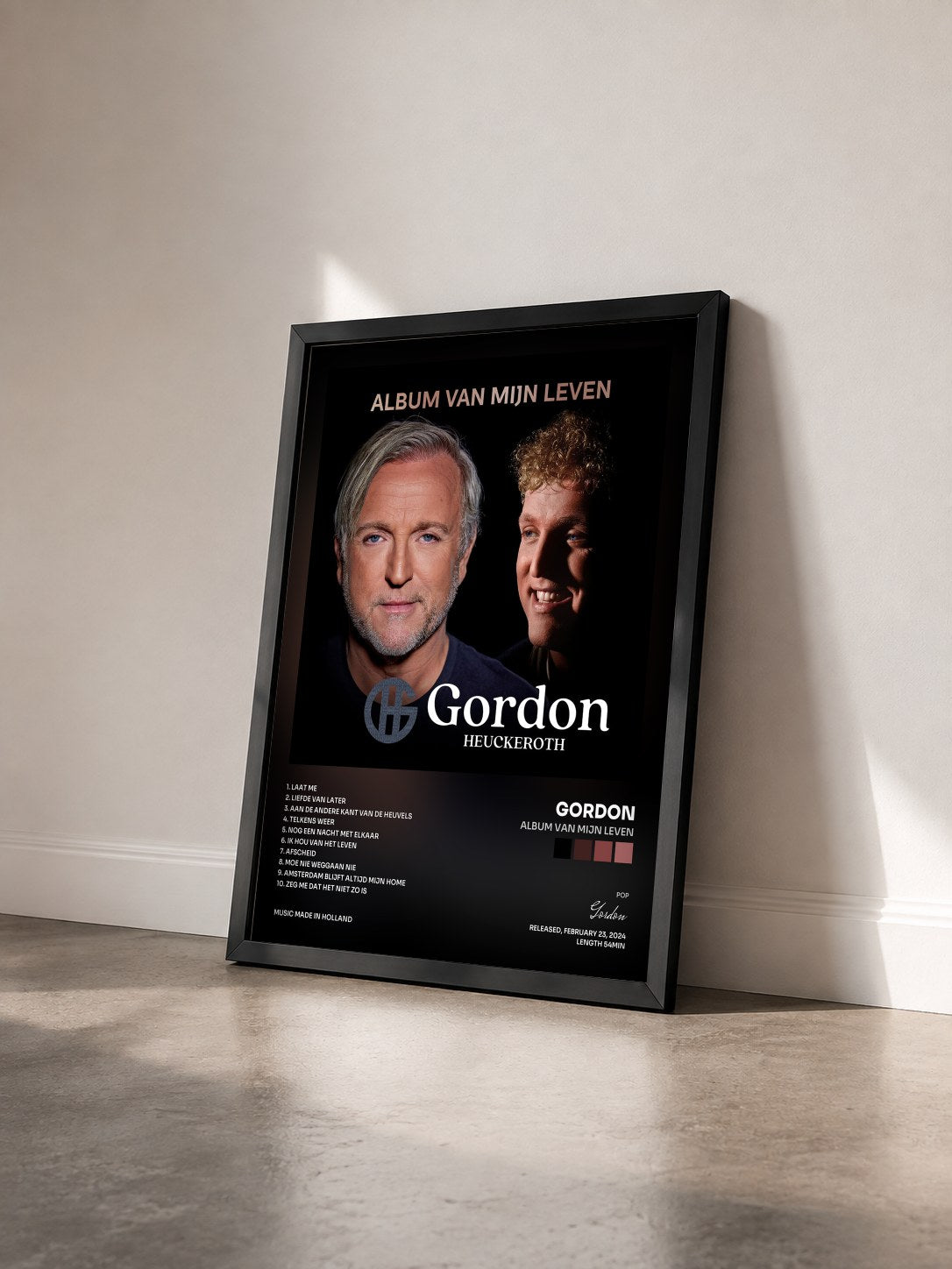 #noir Tableau de l'album ALBUM VAN MIJN LEVEN de Gordon vu de trois quarts, cadre noir
