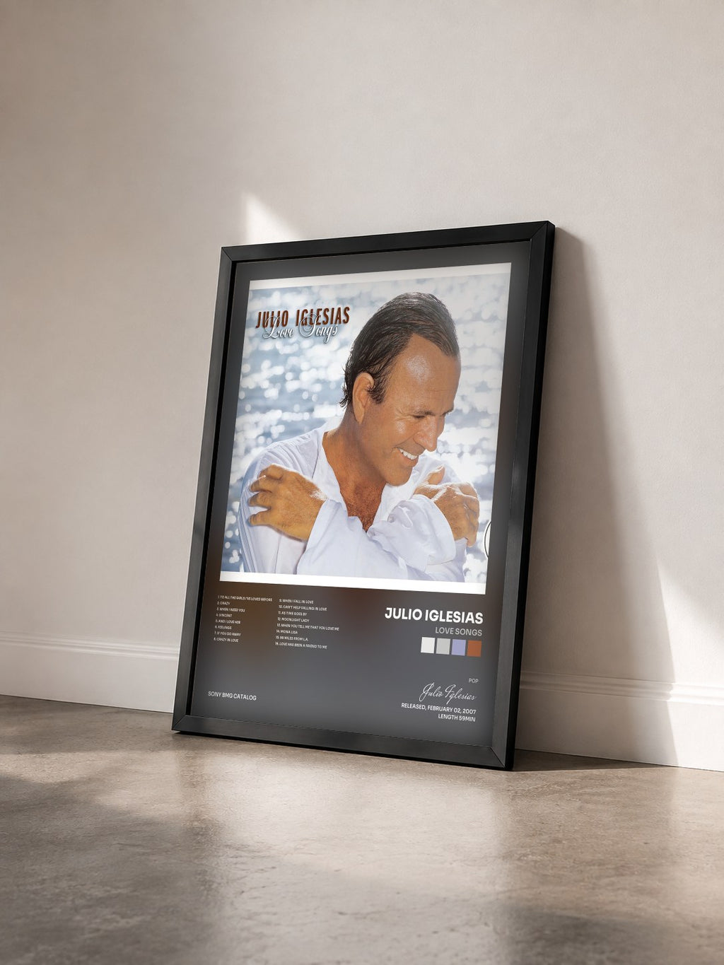 #noir Tableau de l'album Love Songs de Julio Iglesias vu de trois quarts, cadre noir