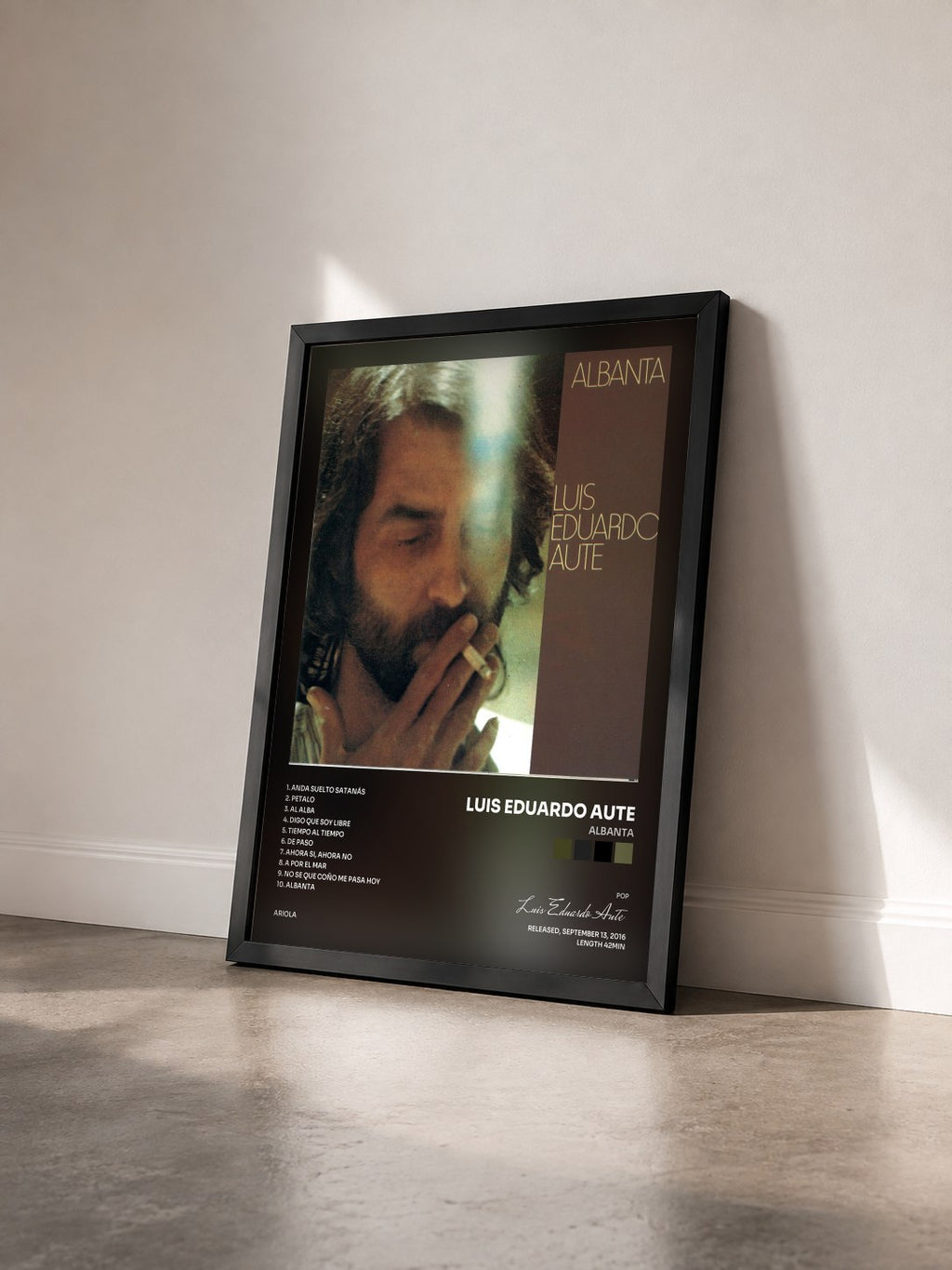 #noir Tableau de l'album Albanta de Luis Eduardo Aute vu de trois quarts, cadre noir