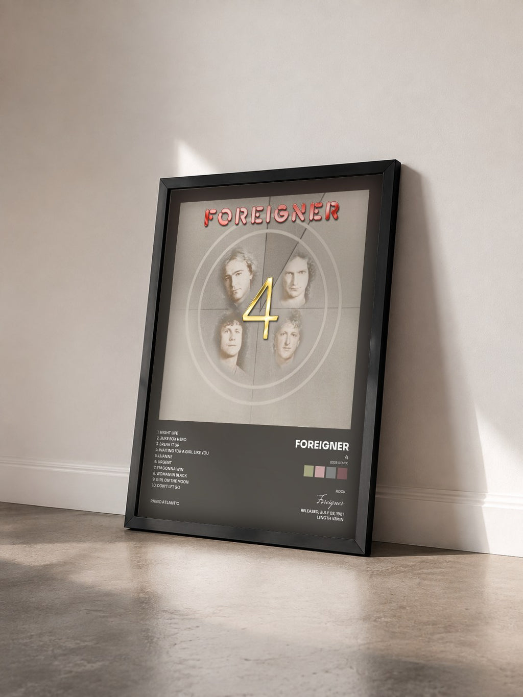#noir Tableau de l'album 4 (2025 Remix) de Foreigner vu de trois quarts, cadre noir