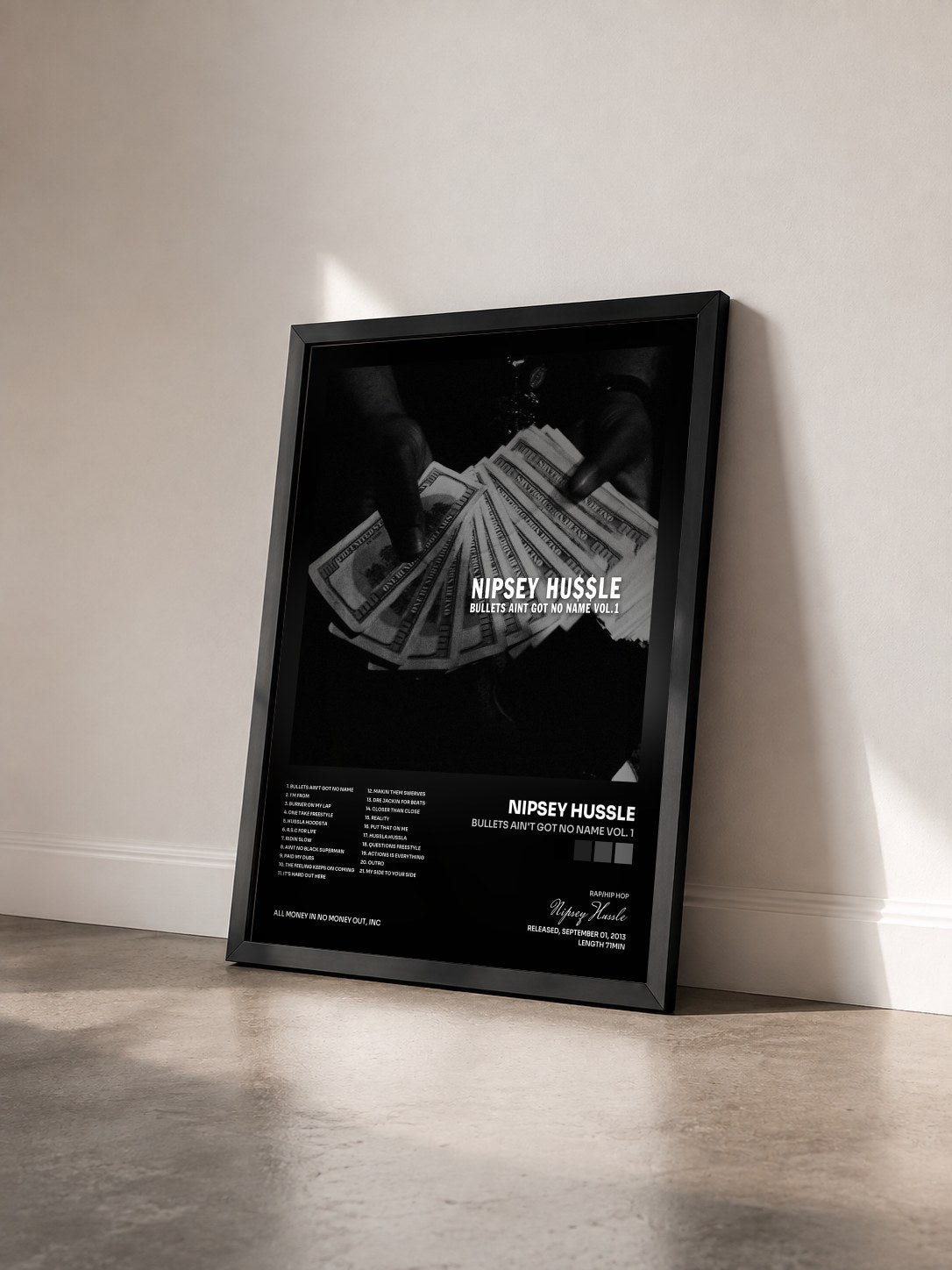 #noir Tableau de l'album Bullets Ain't Got No Name Vol. 1 de Nipsey Hussle vu de trois quarts, cadre noir
